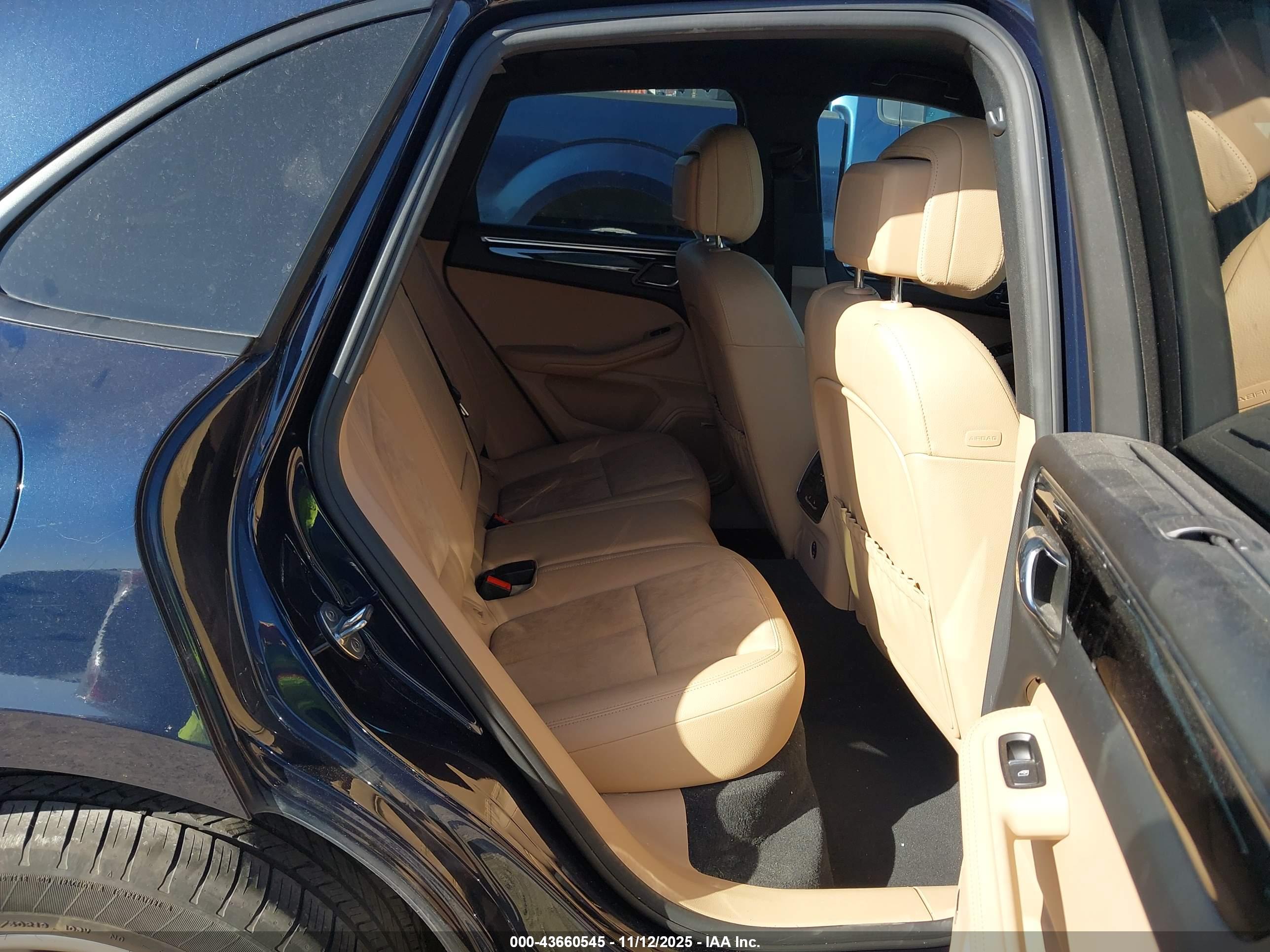 PORSCHE MACAN image 8