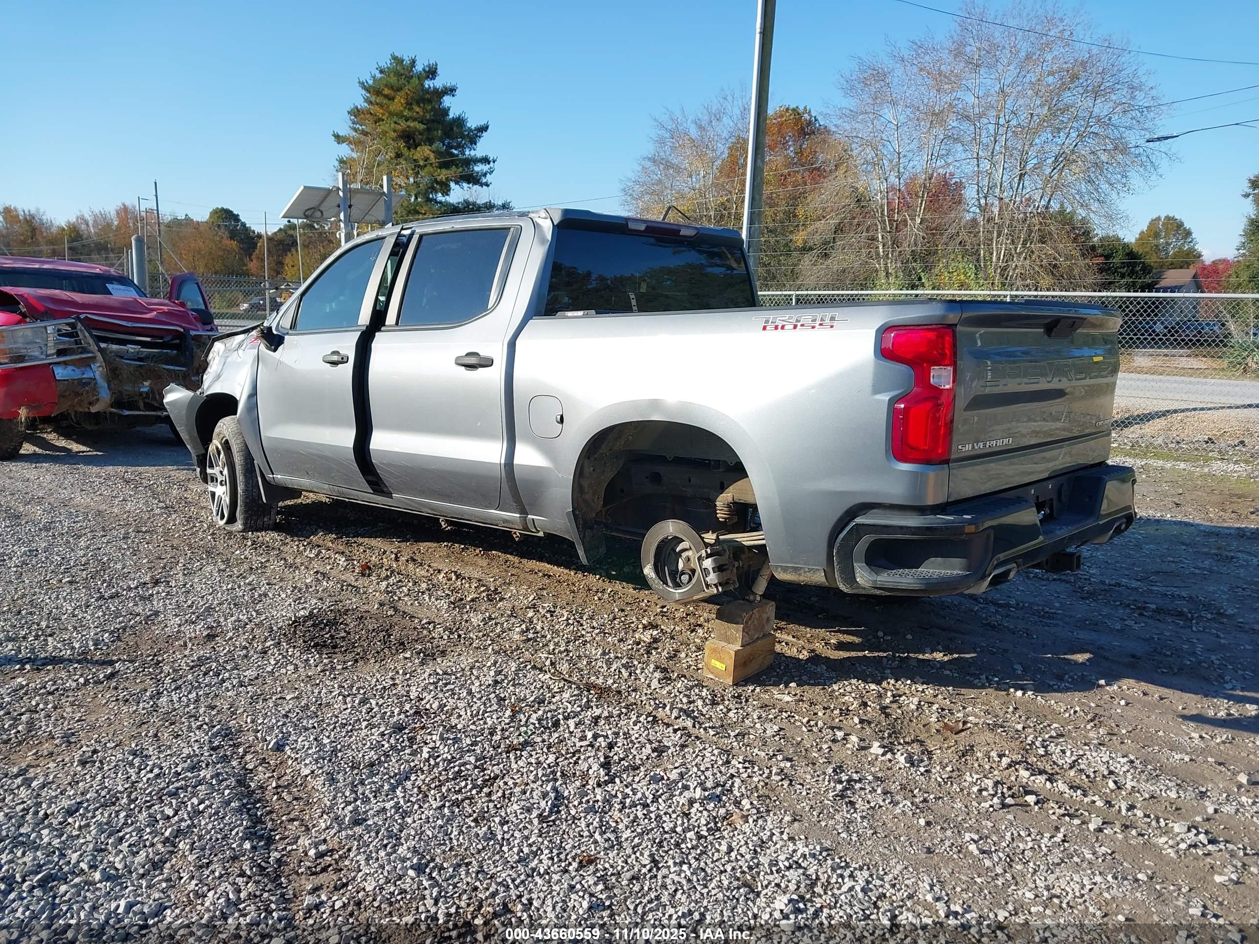 CHEVROLET SILVERADO image 3