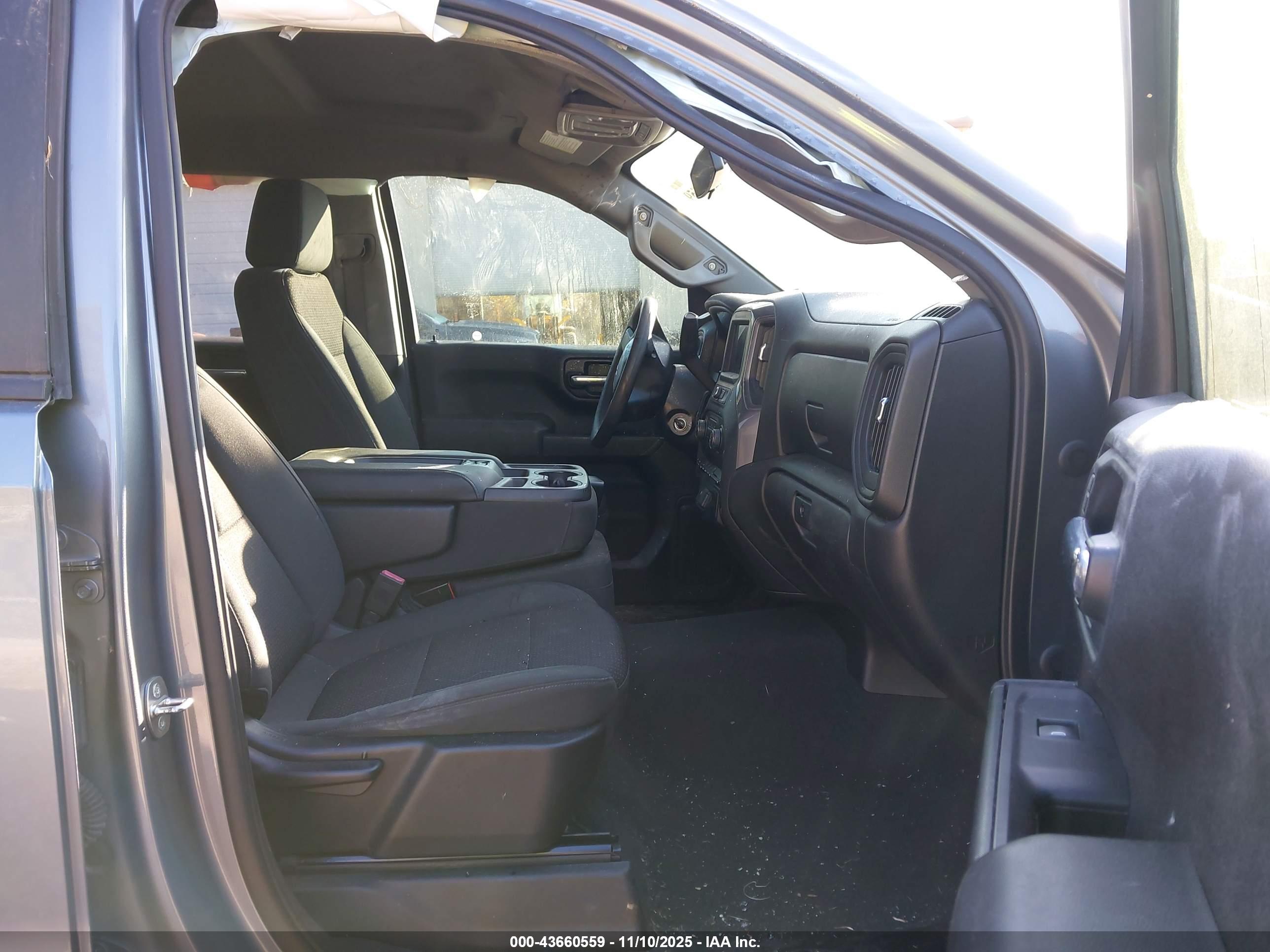 CHEVROLET SILVERADO image 5