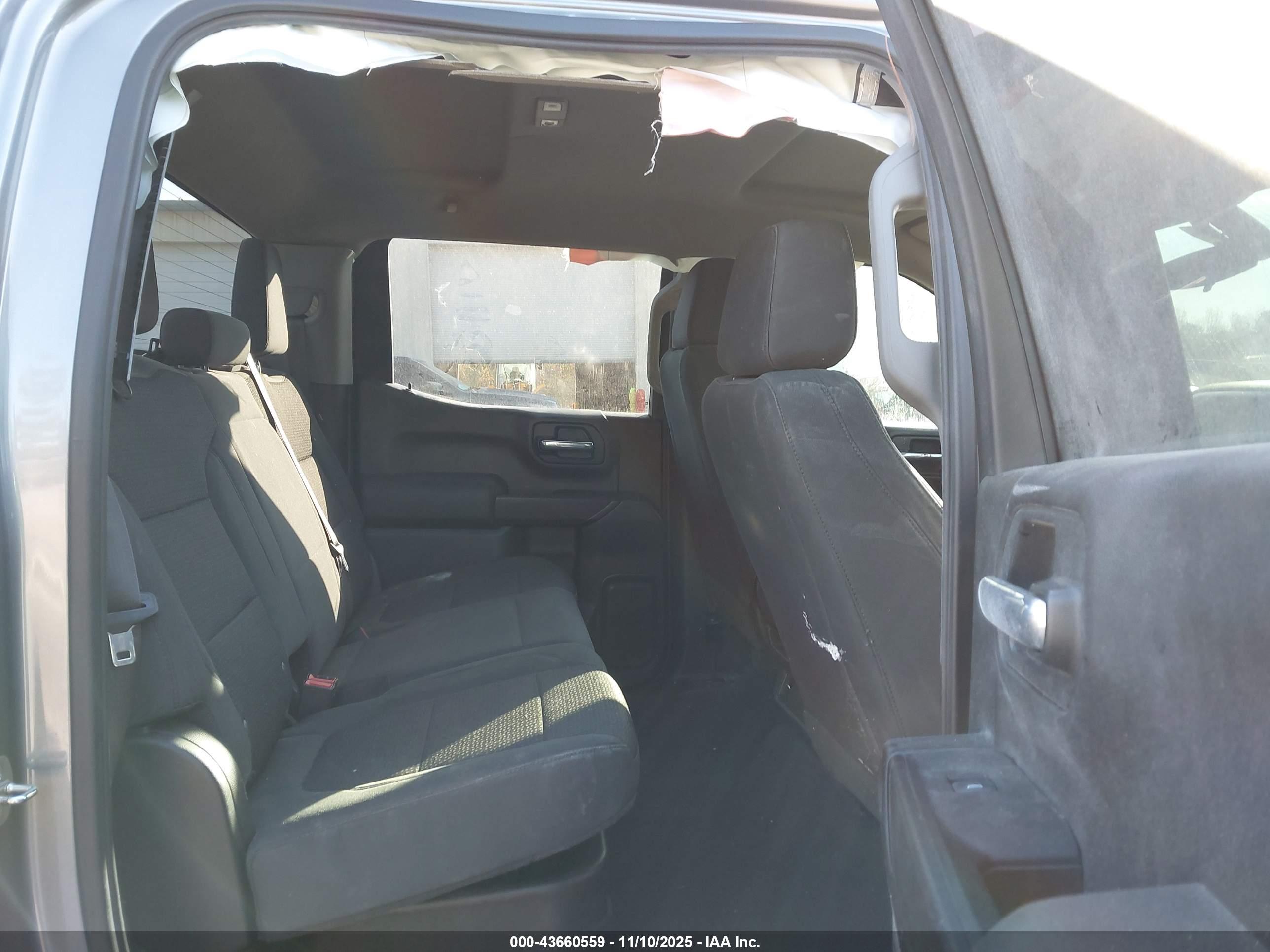CHEVROLET SILVERADO image 8