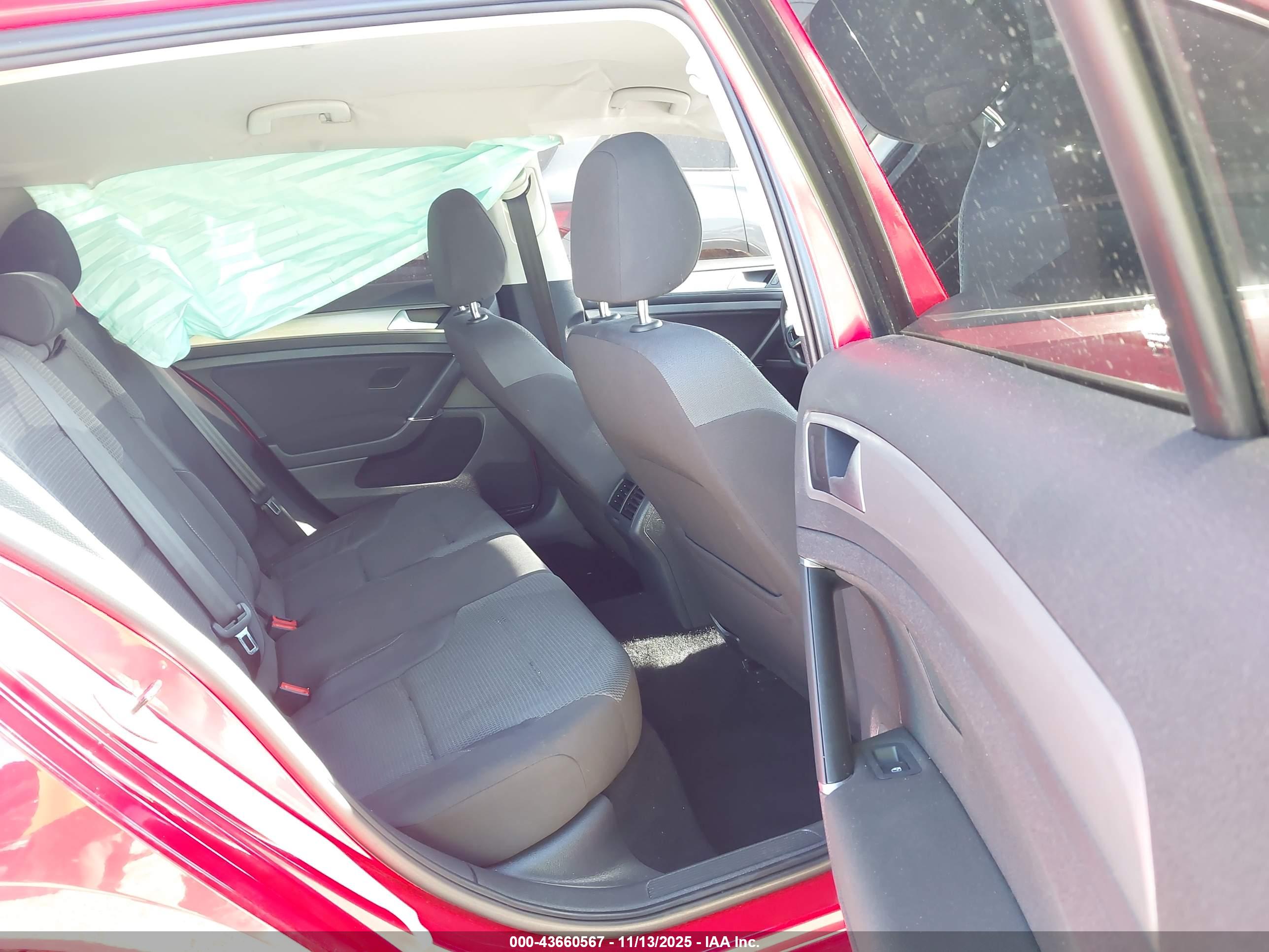 VOLKSWAGEN GOLF image 8