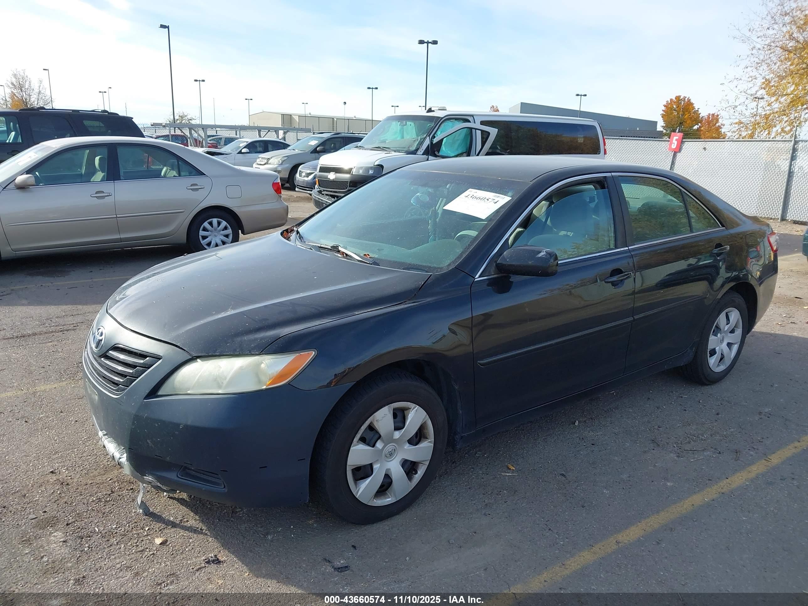 TOYOTA CAMRY image 2