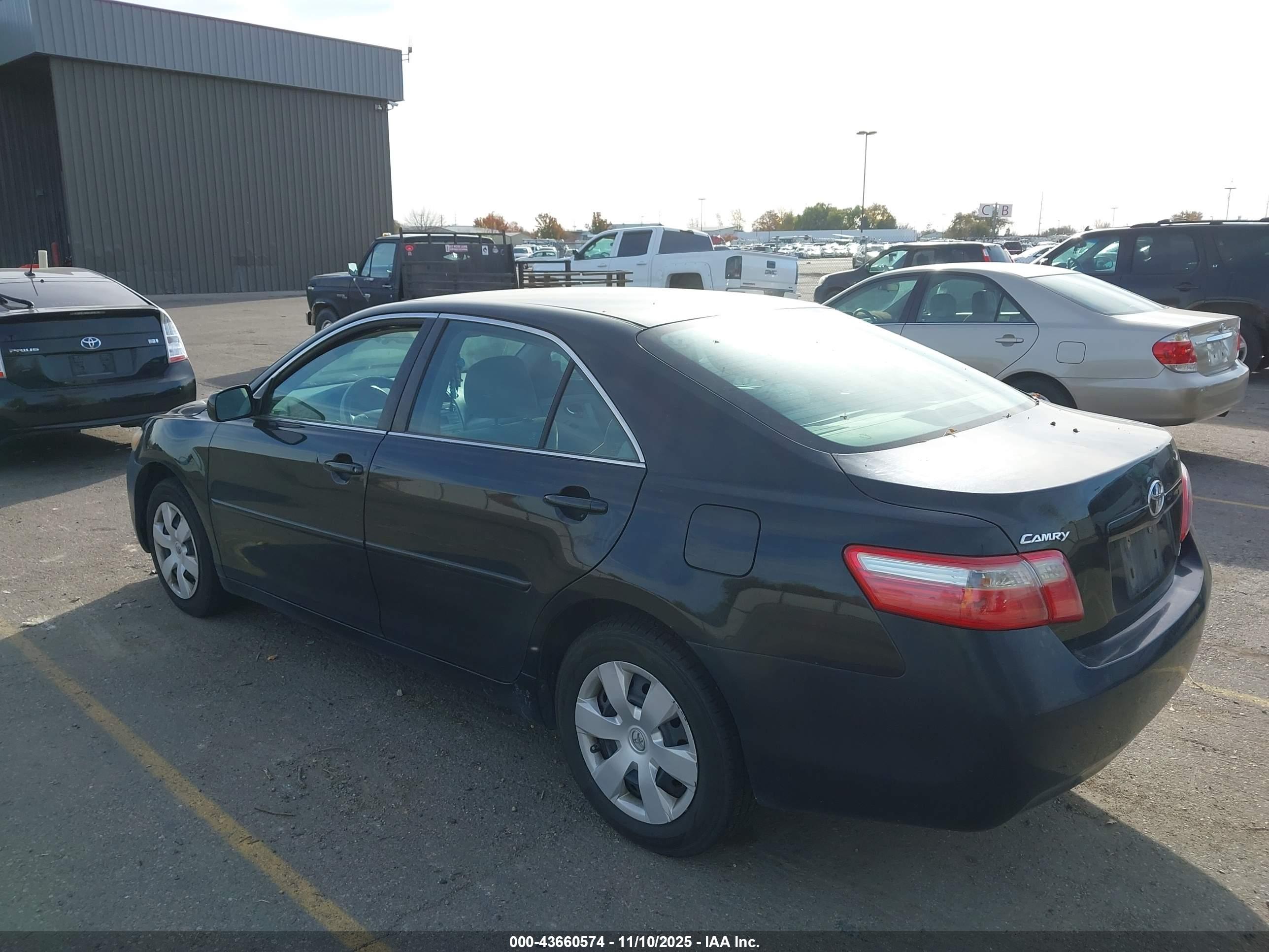 TOYOTA CAMRY image 3