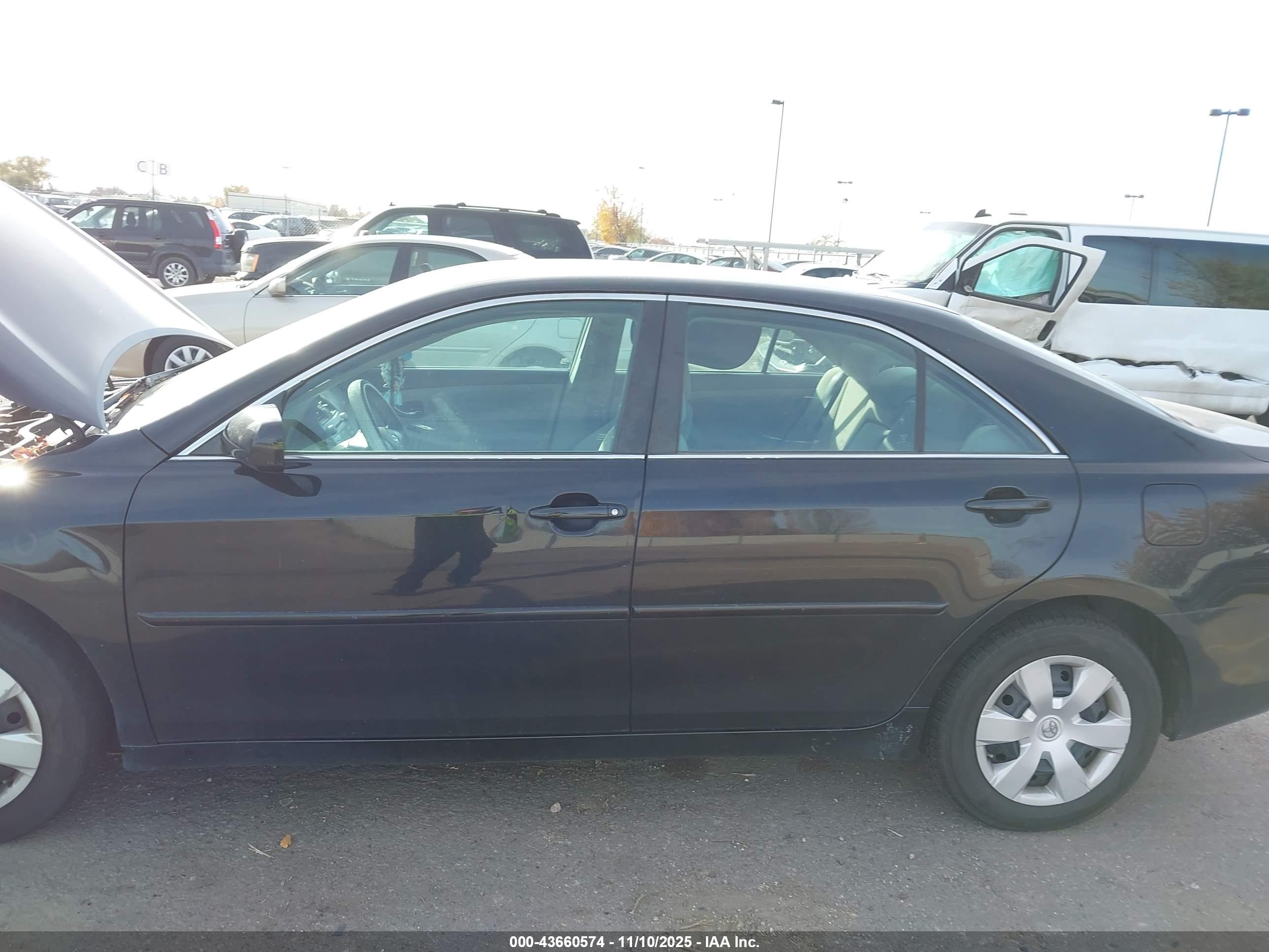 TOYOTA CAMRY image 6