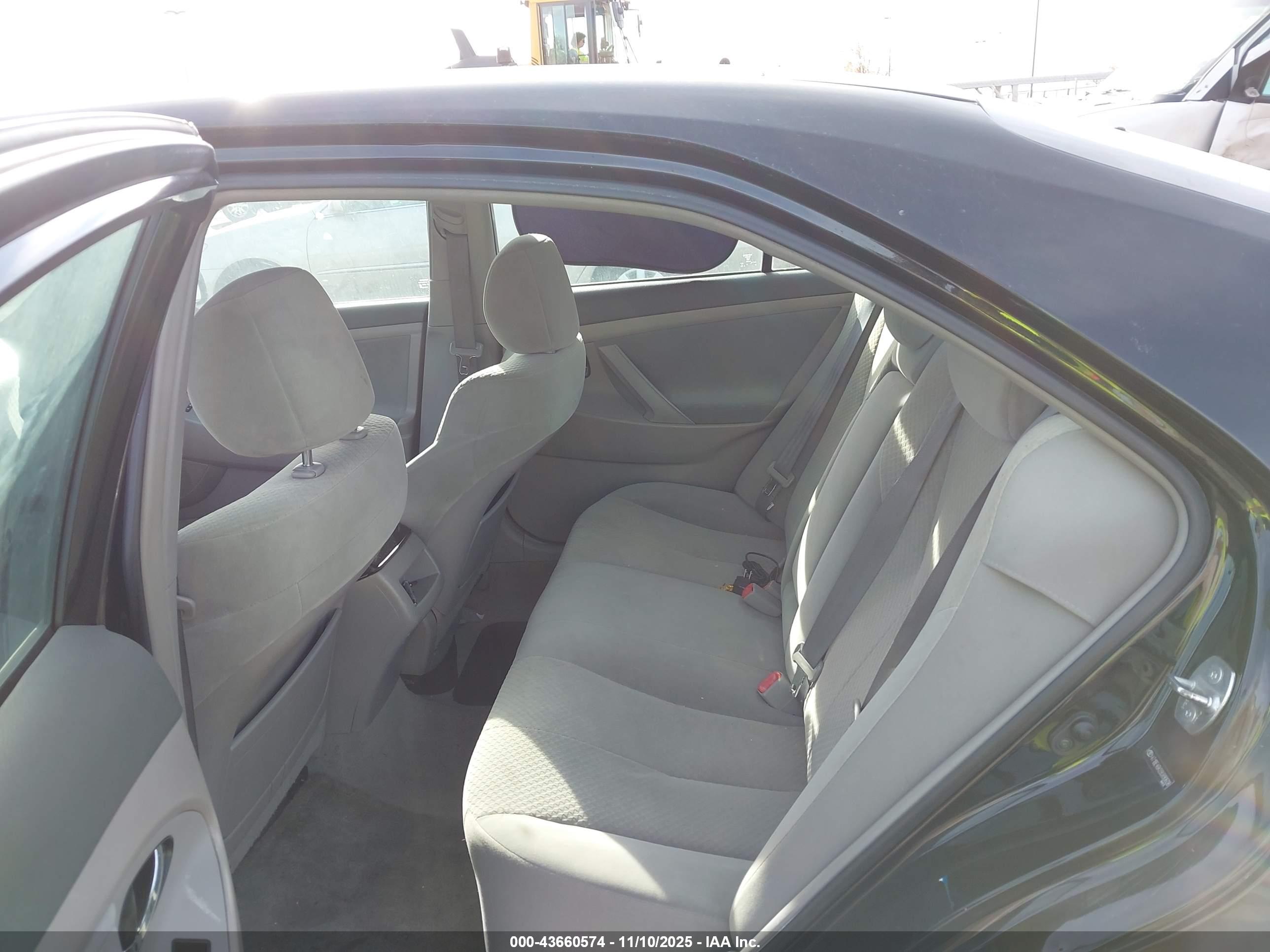 TOYOTA CAMRY image 8