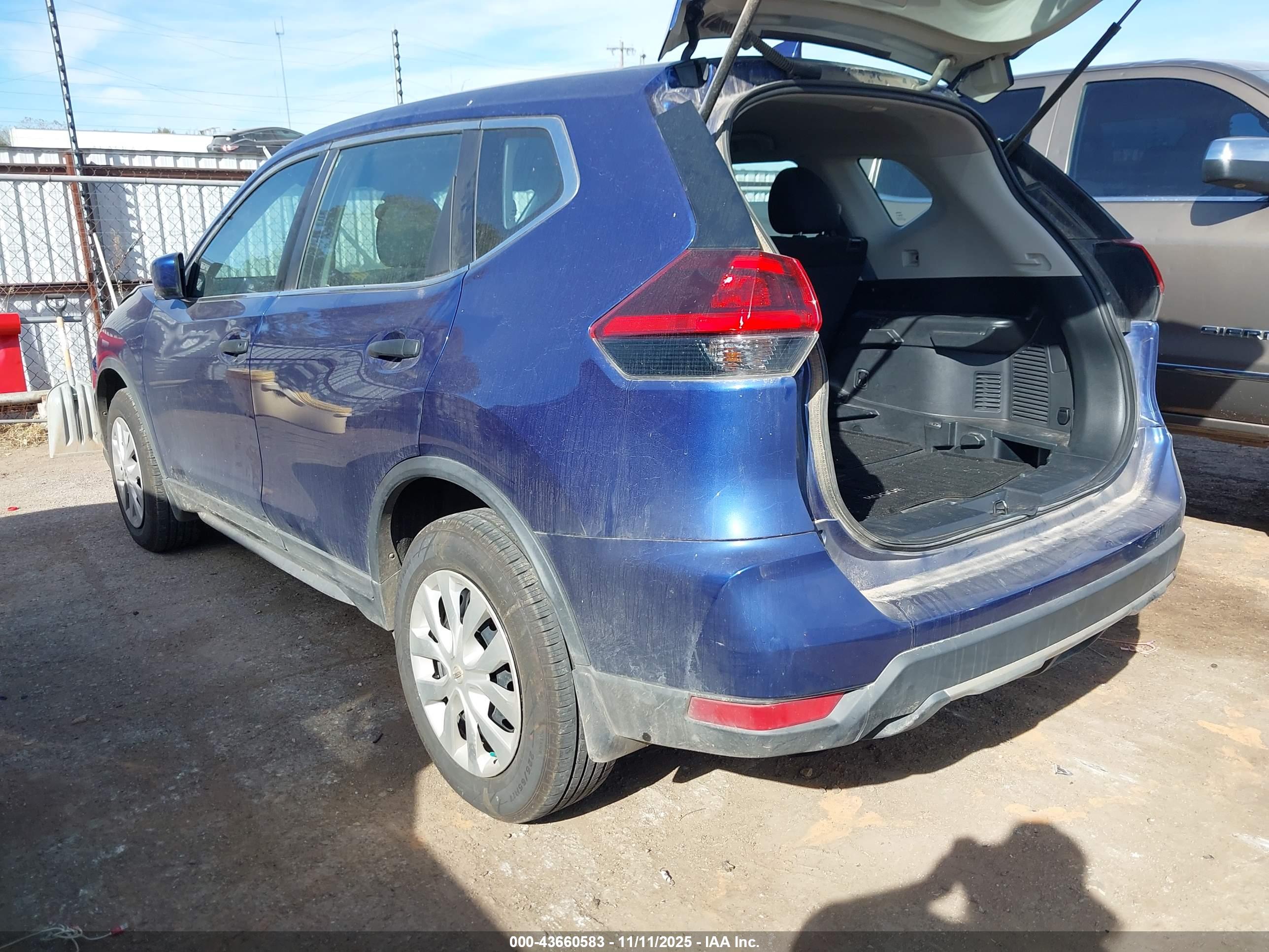 NISSAN ROGUE image 3