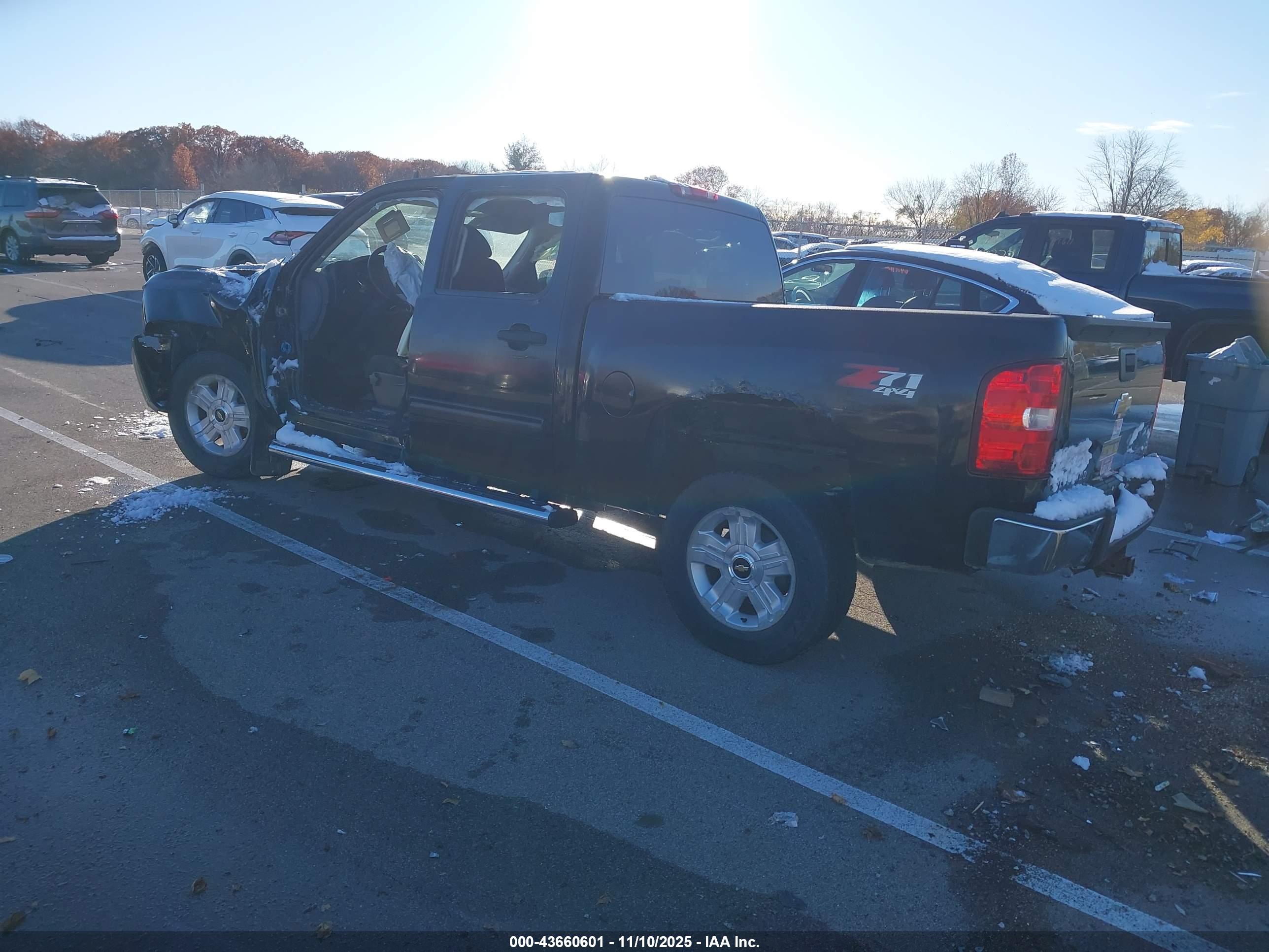 CHEVROLET SILVERADO image 3