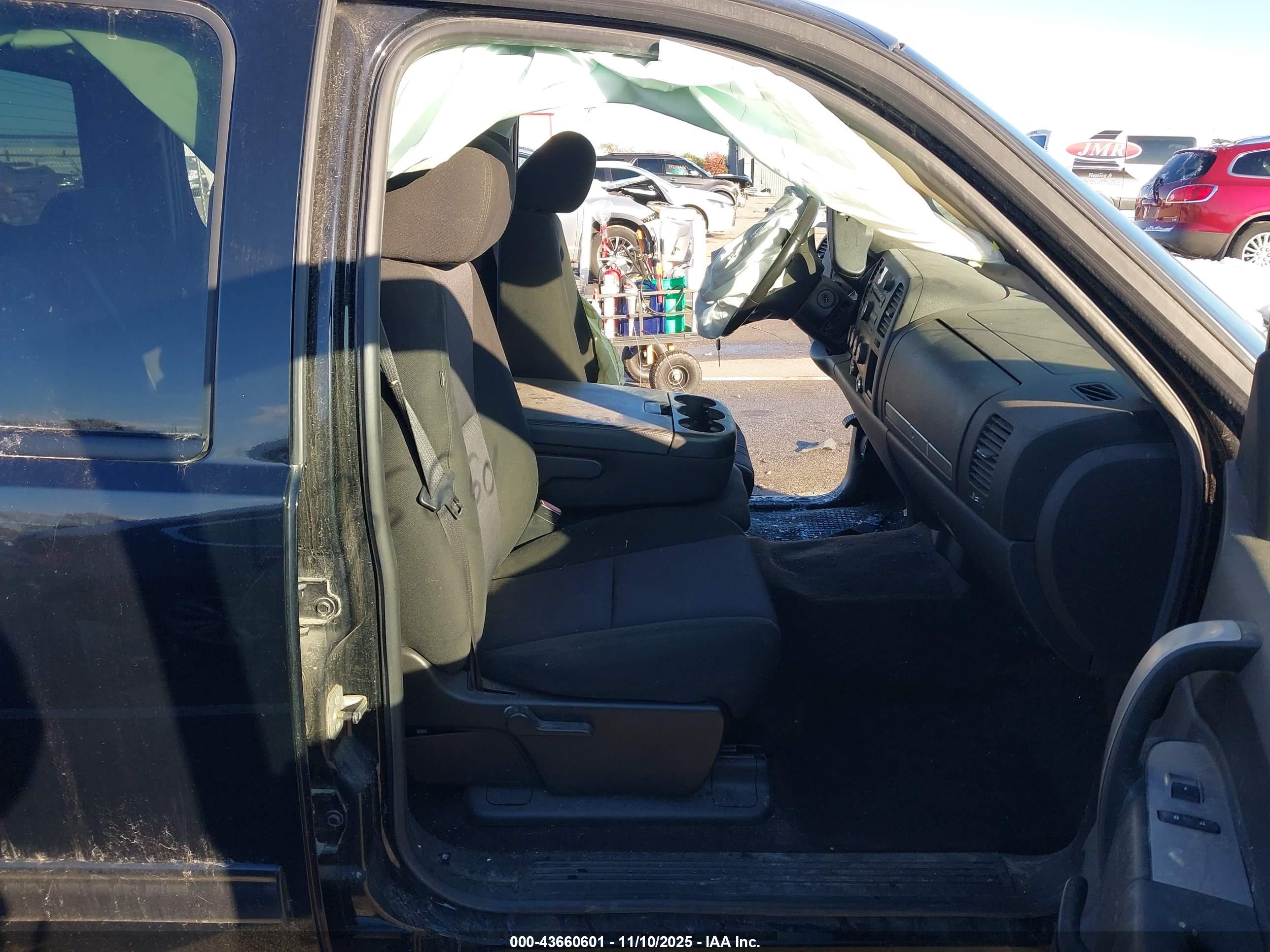 CHEVROLET SILVERADO image 5