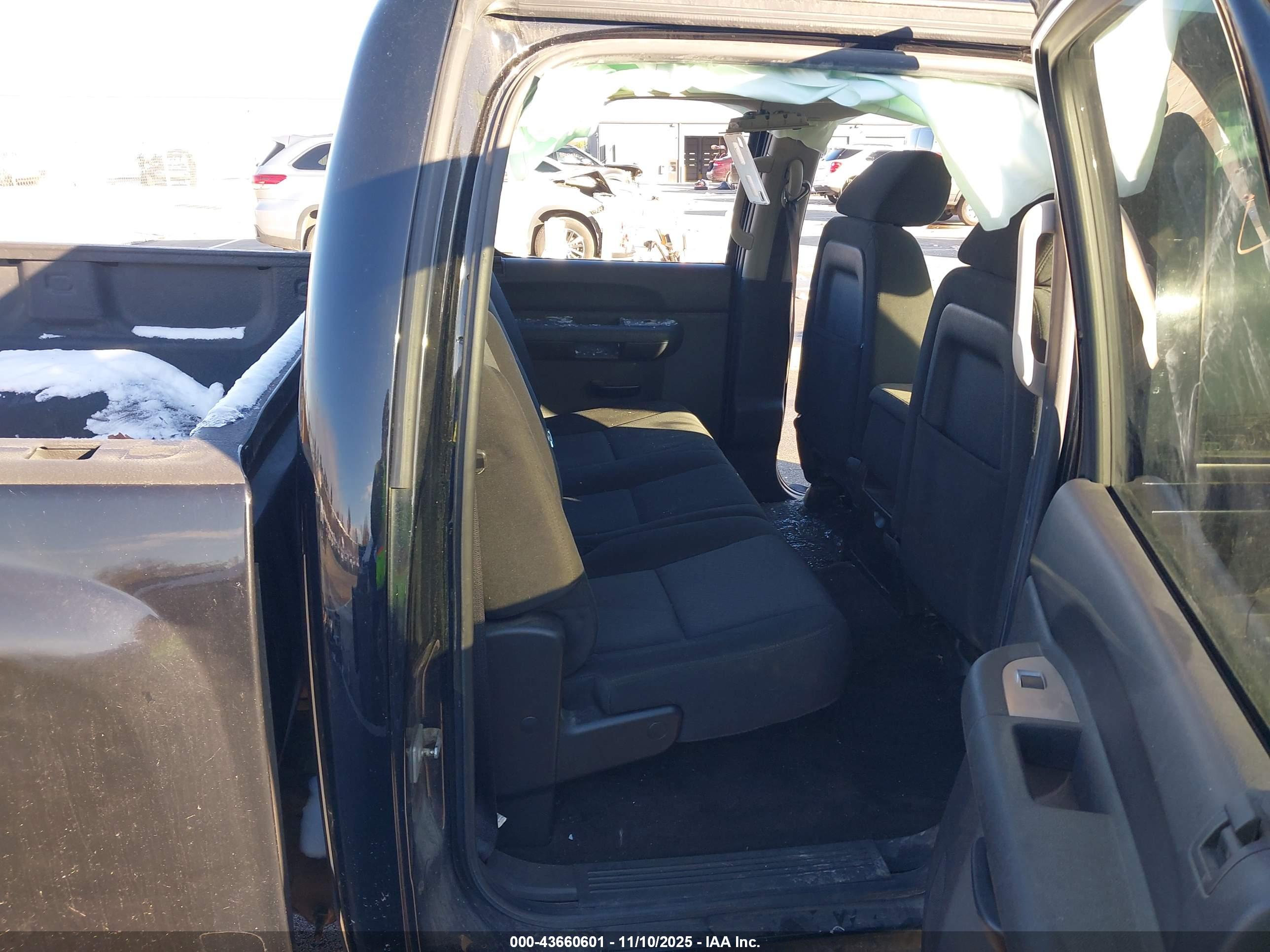 CHEVROLET SILVERADO image 8