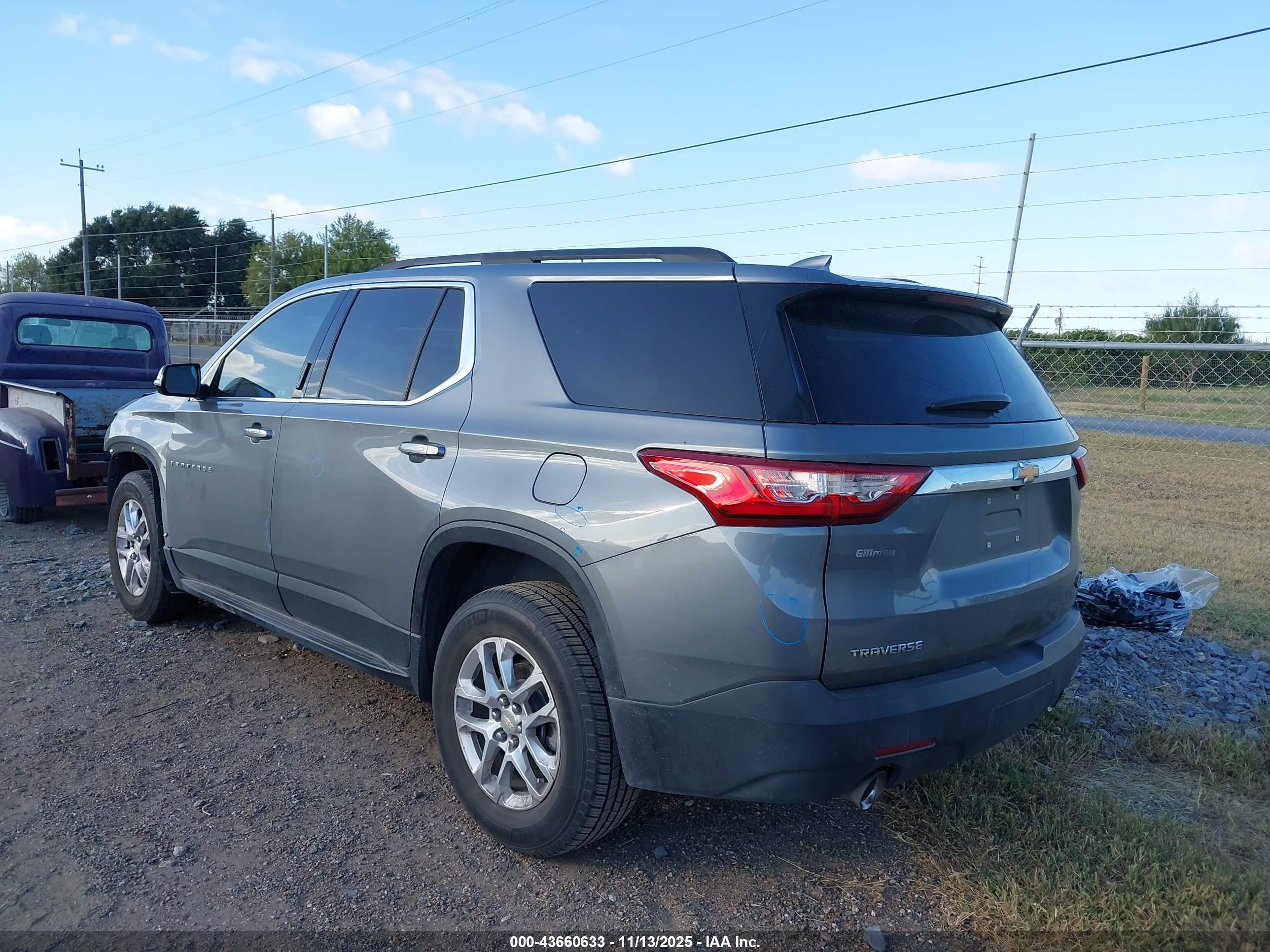 CHEVROLET TRAVERSE image 3