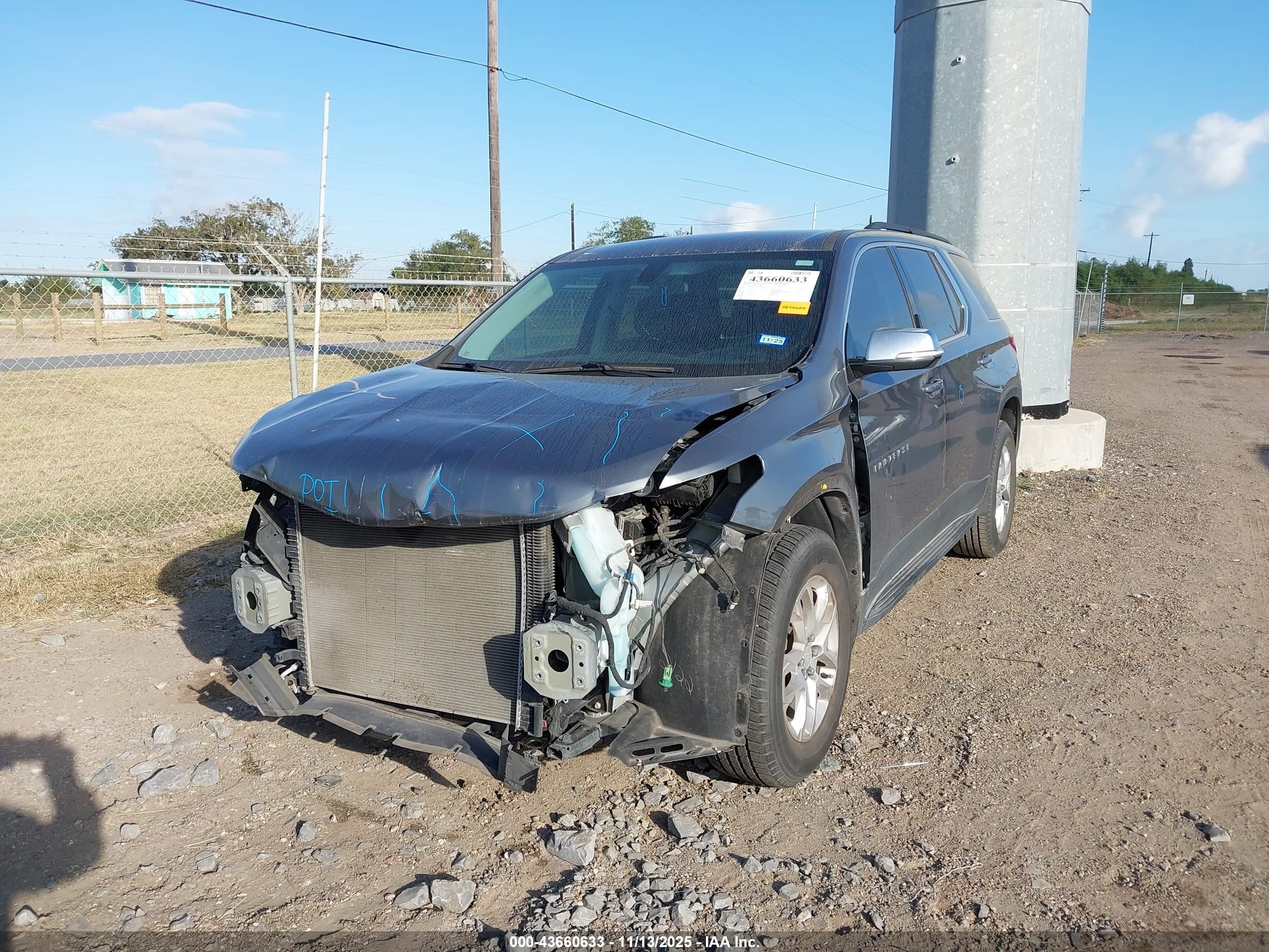 CHEVROLET TRAVERSE image 6