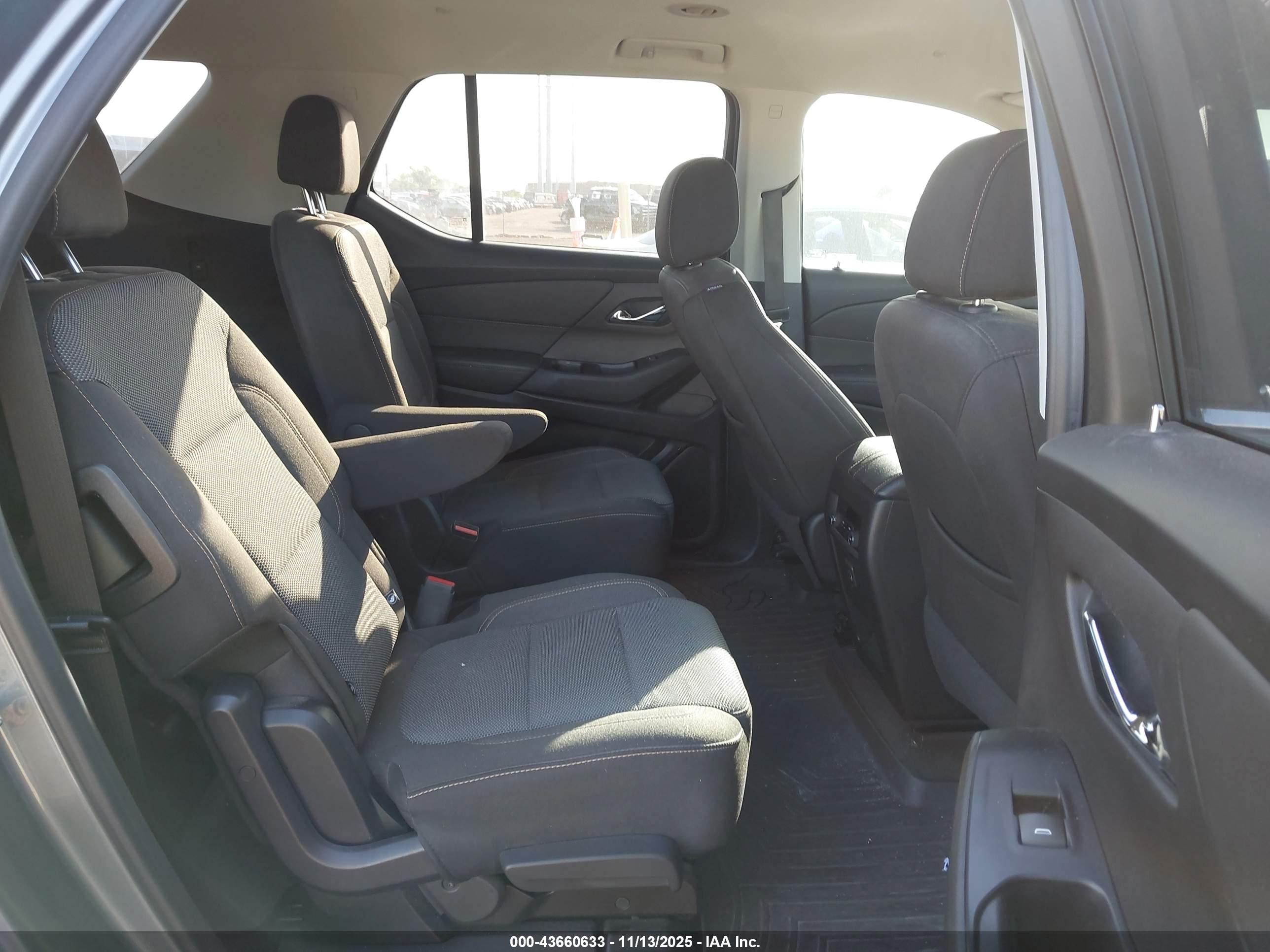 CHEVROLET TRAVERSE image 8