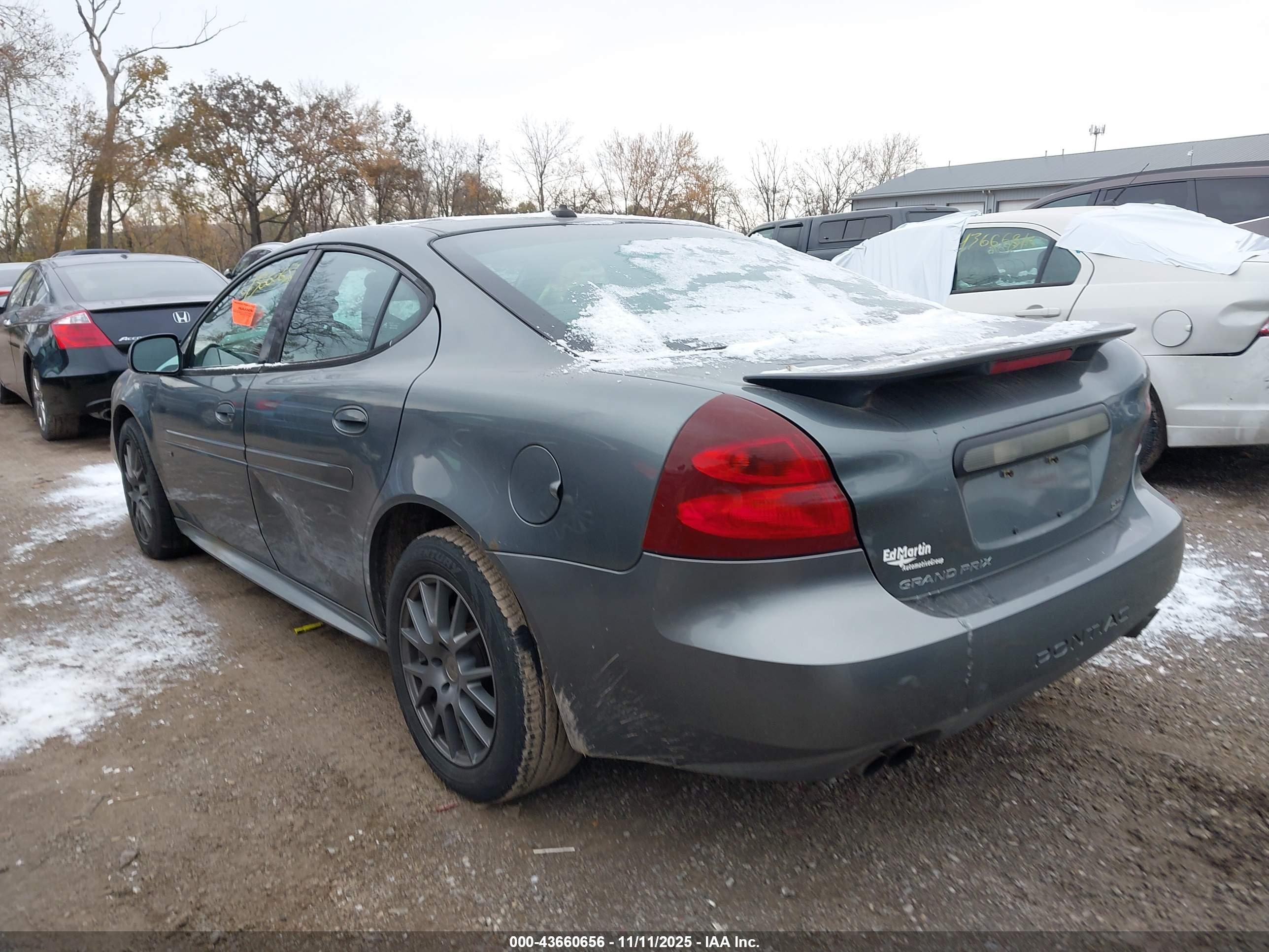 PONTIAC GRAND image 3