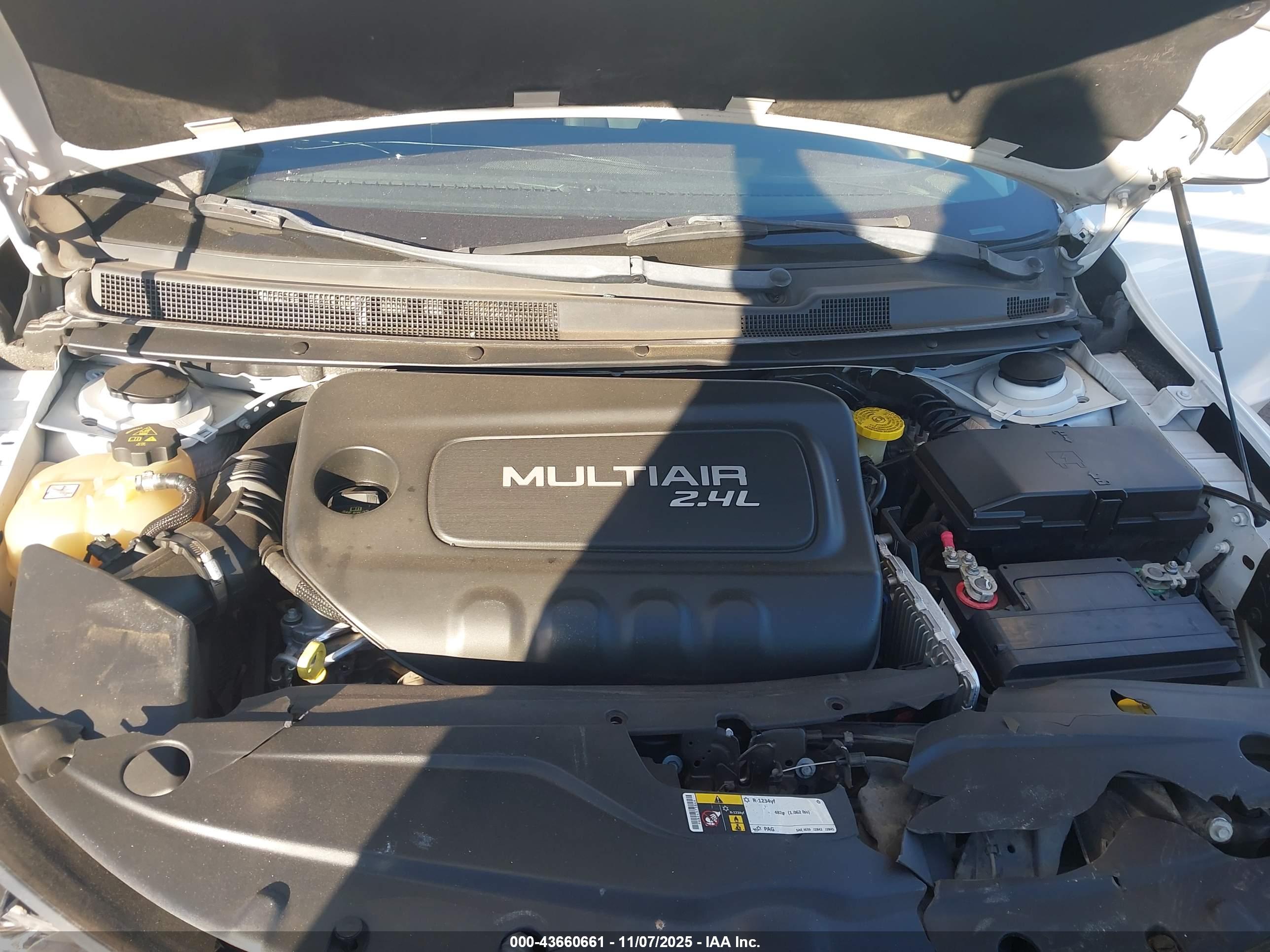 CHRYSLER 200 image 10