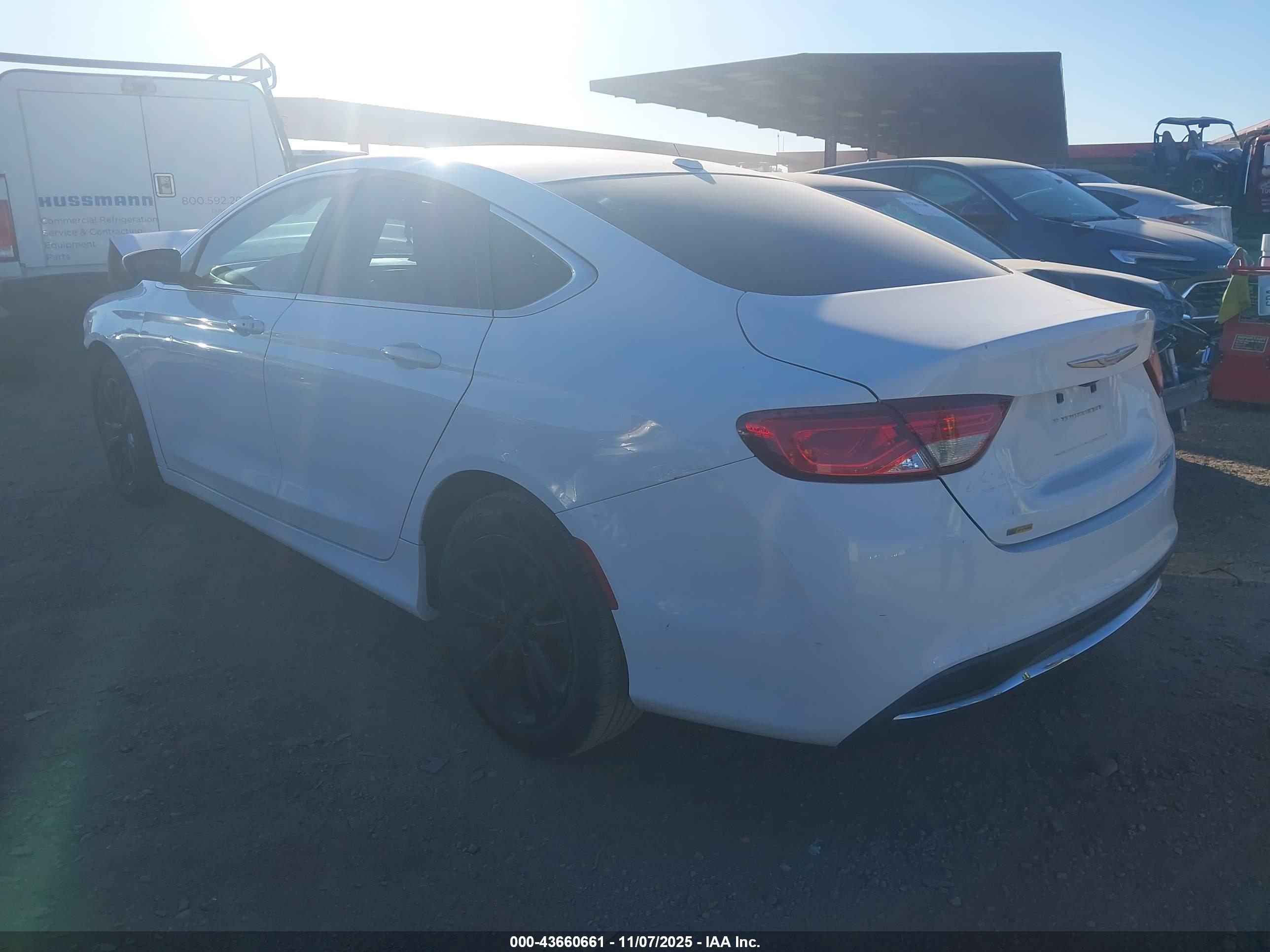CHRYSLER 200 image 3