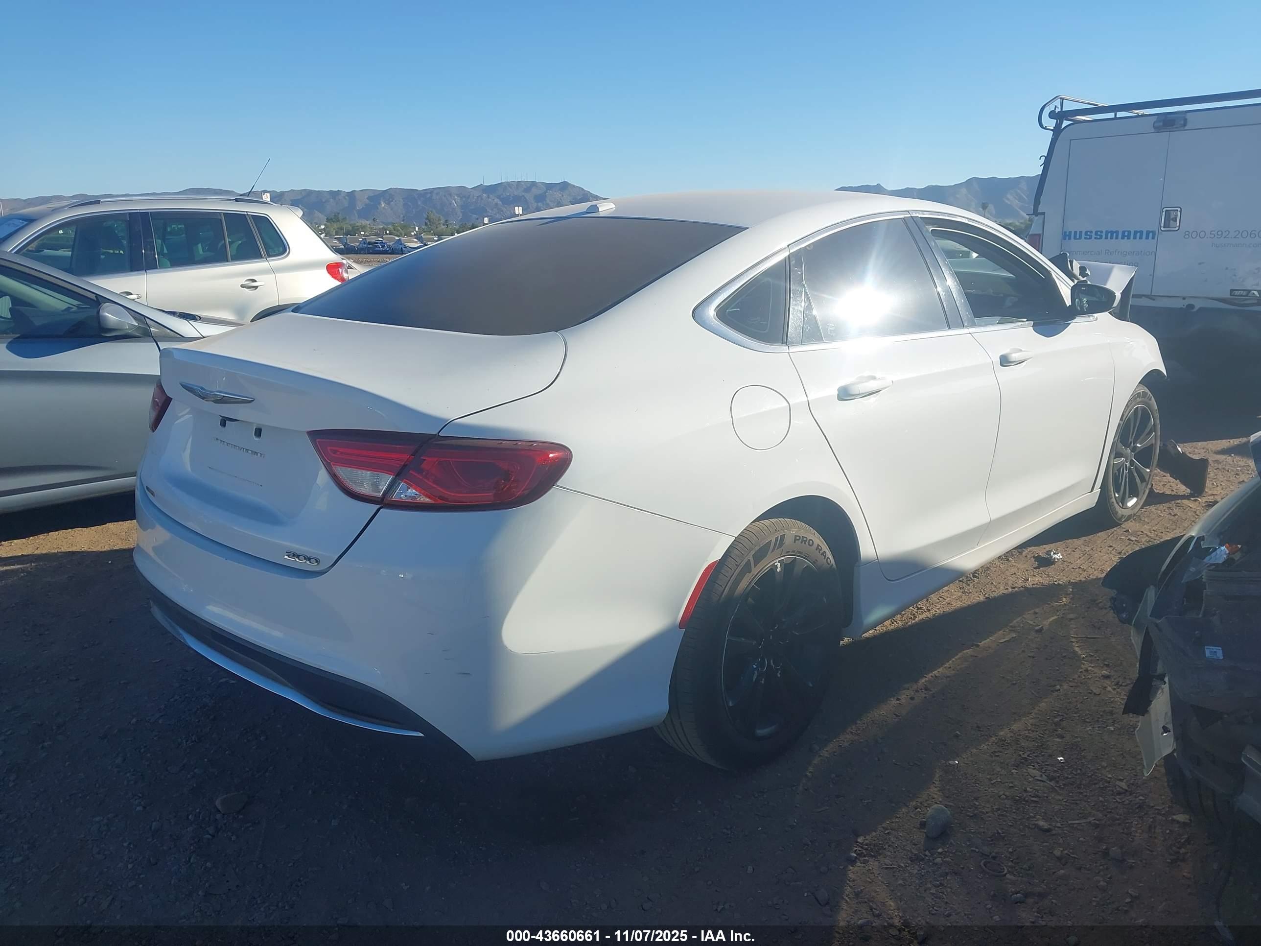 CHRYSLER 200 image 4
