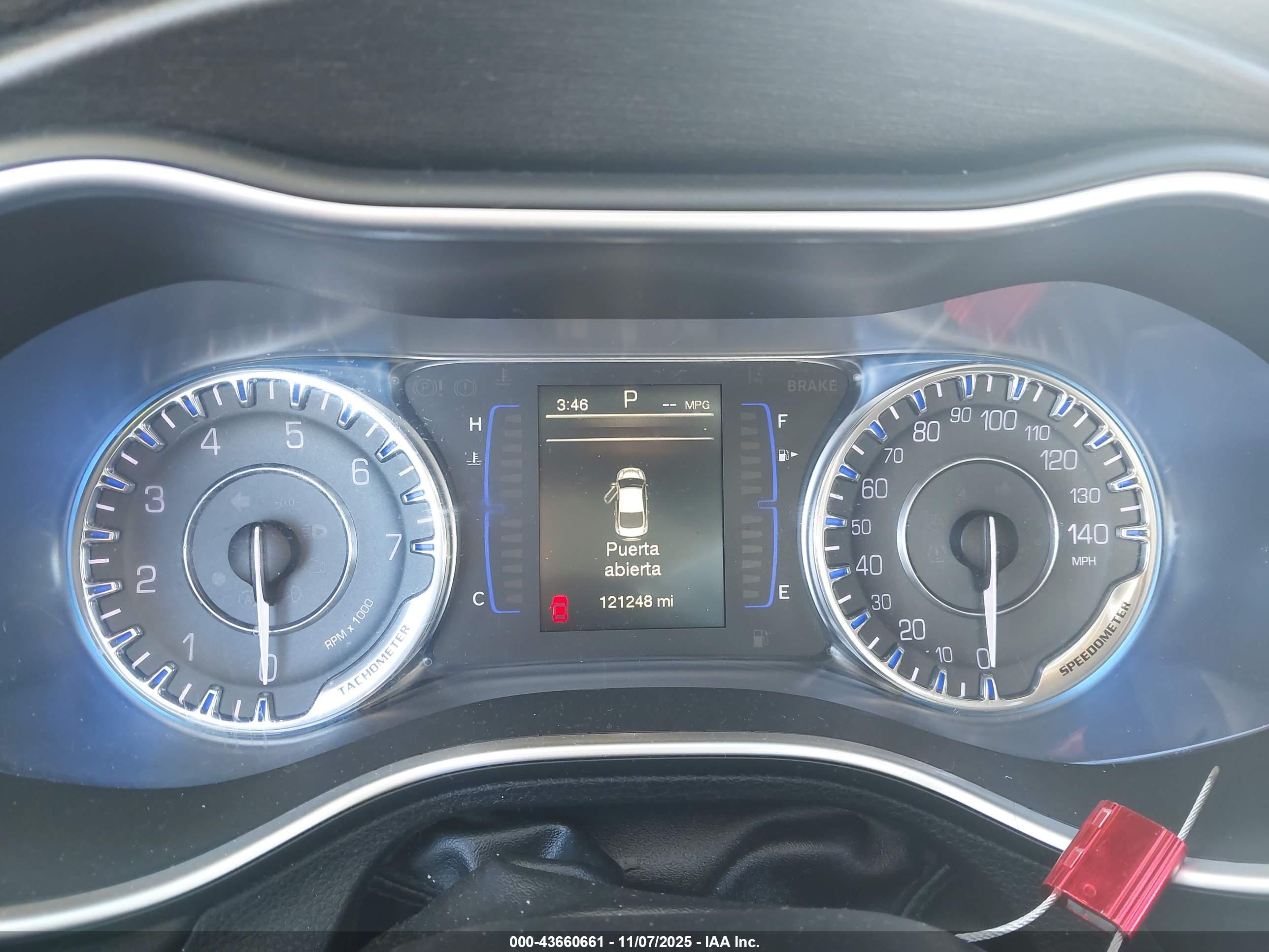 CHRYSLER 200 image 7