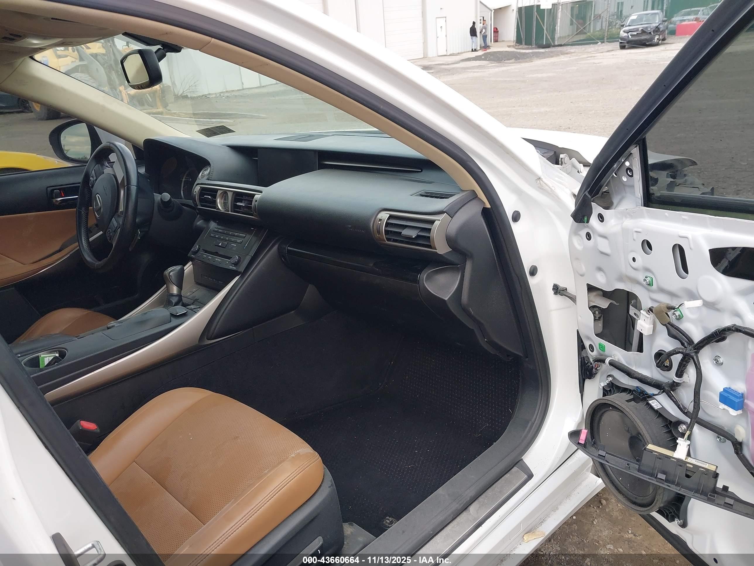LEXUS IS image 5