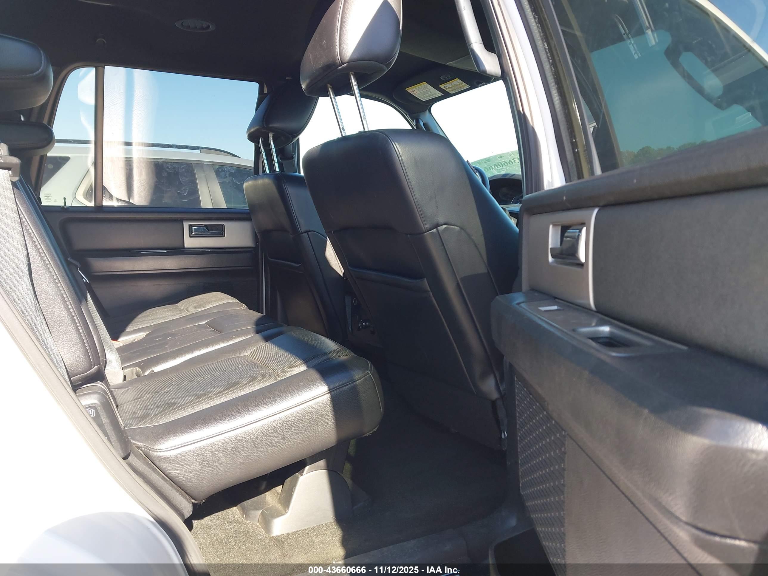 FORD EXPEDITION image 8