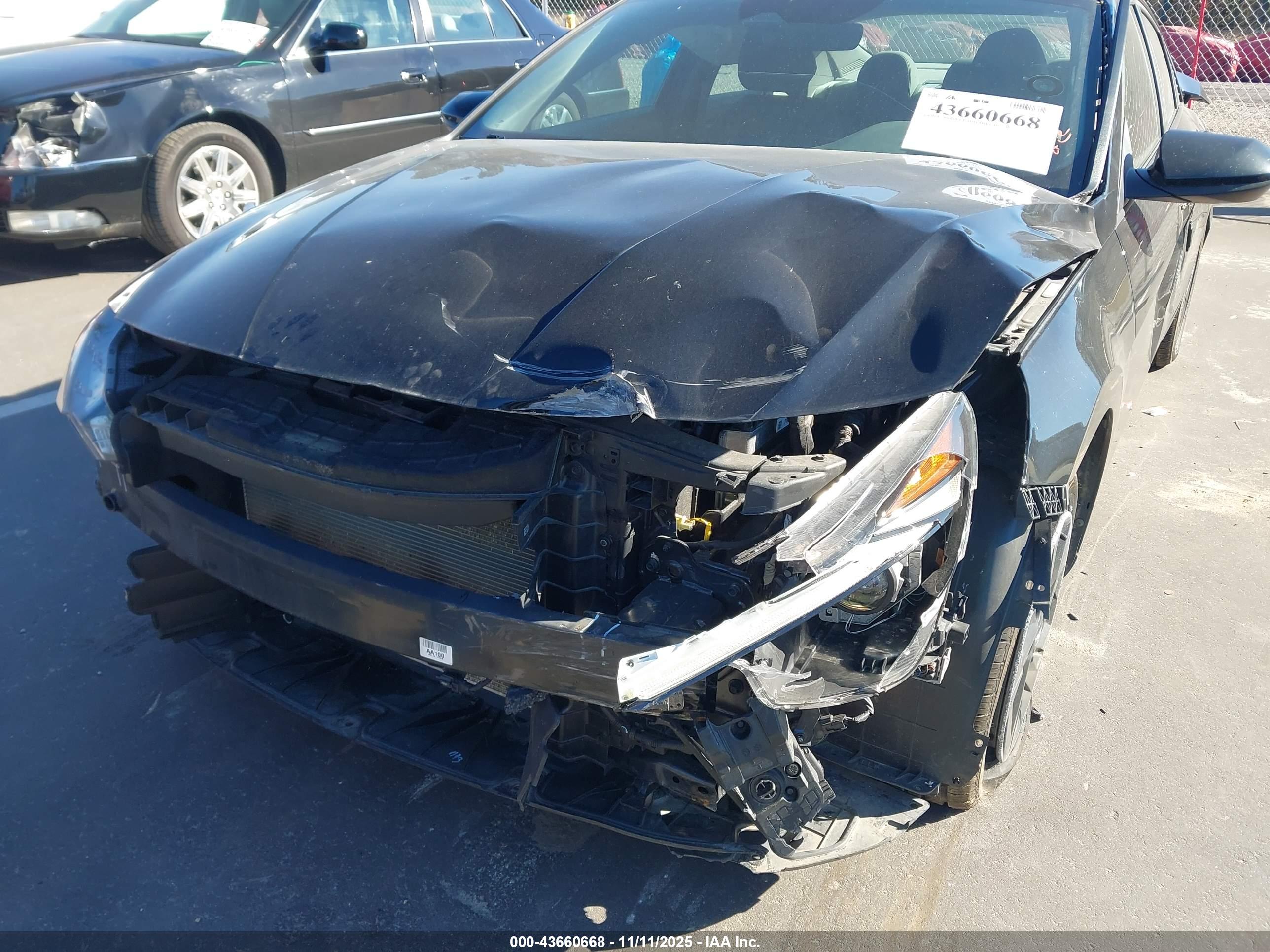 HYUNDAI ELANTRA image 6