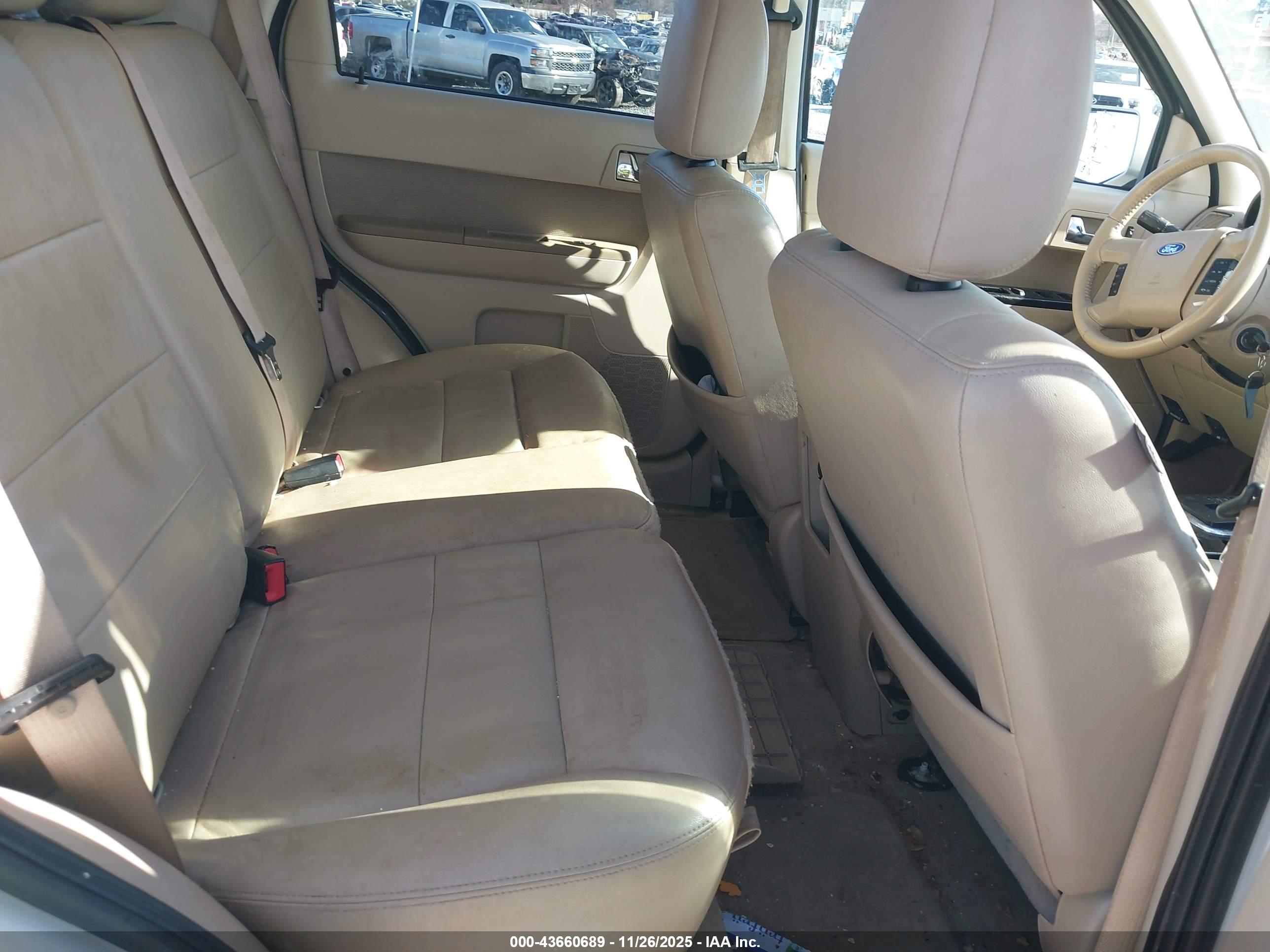 FORD ESCAPE image 8