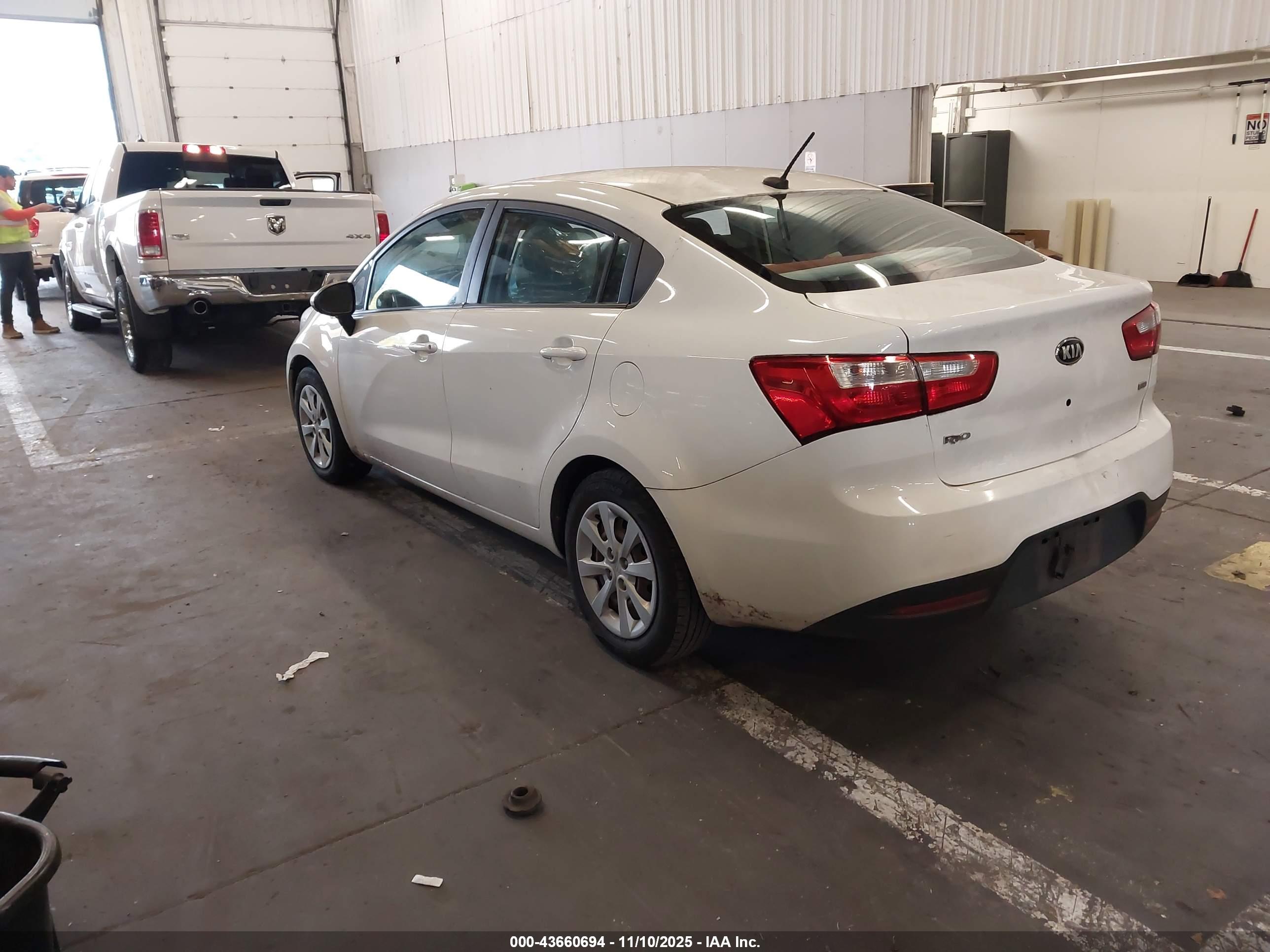 KIA RIO image 3