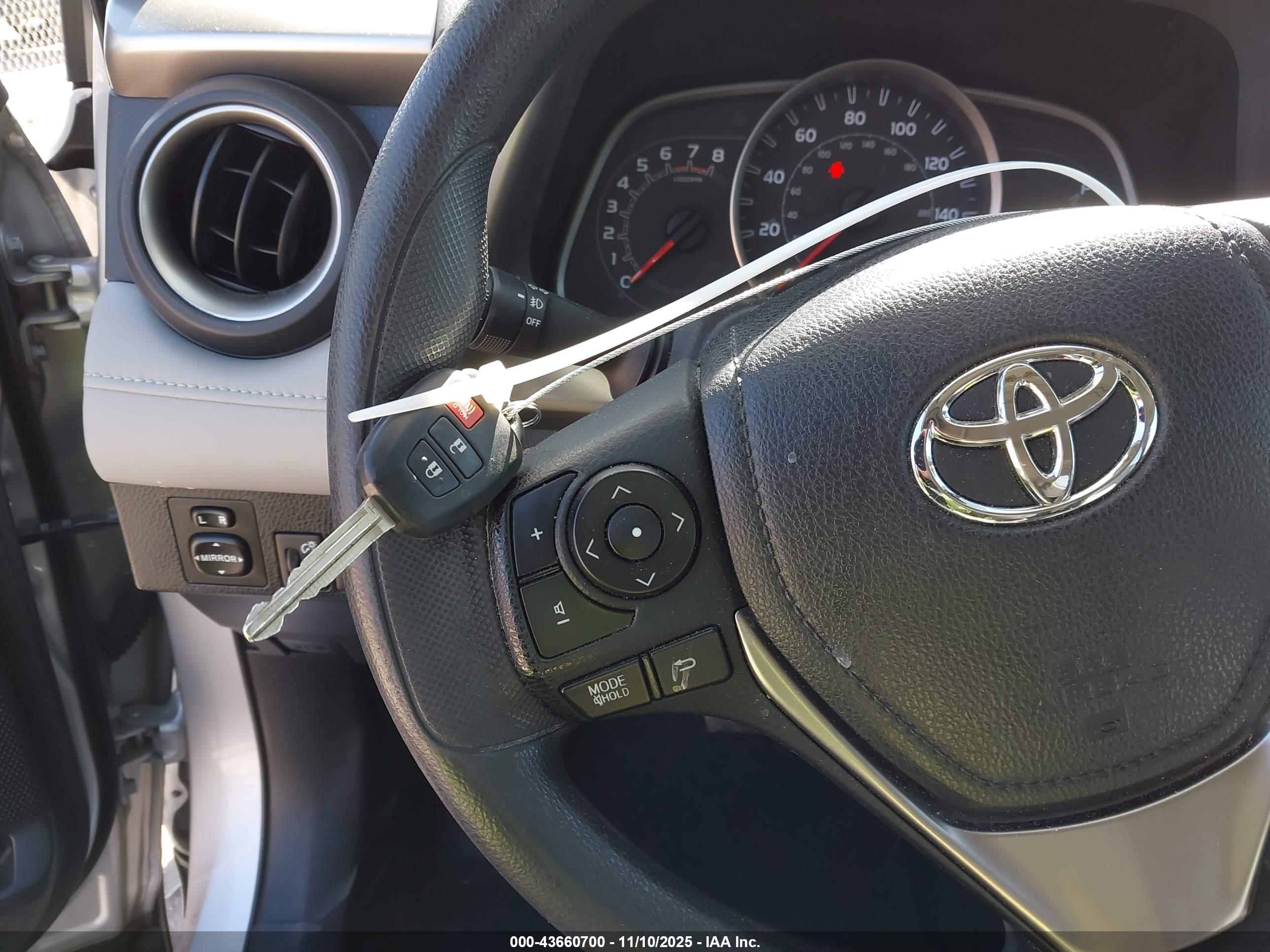 TOYOTA RAV4 image 11