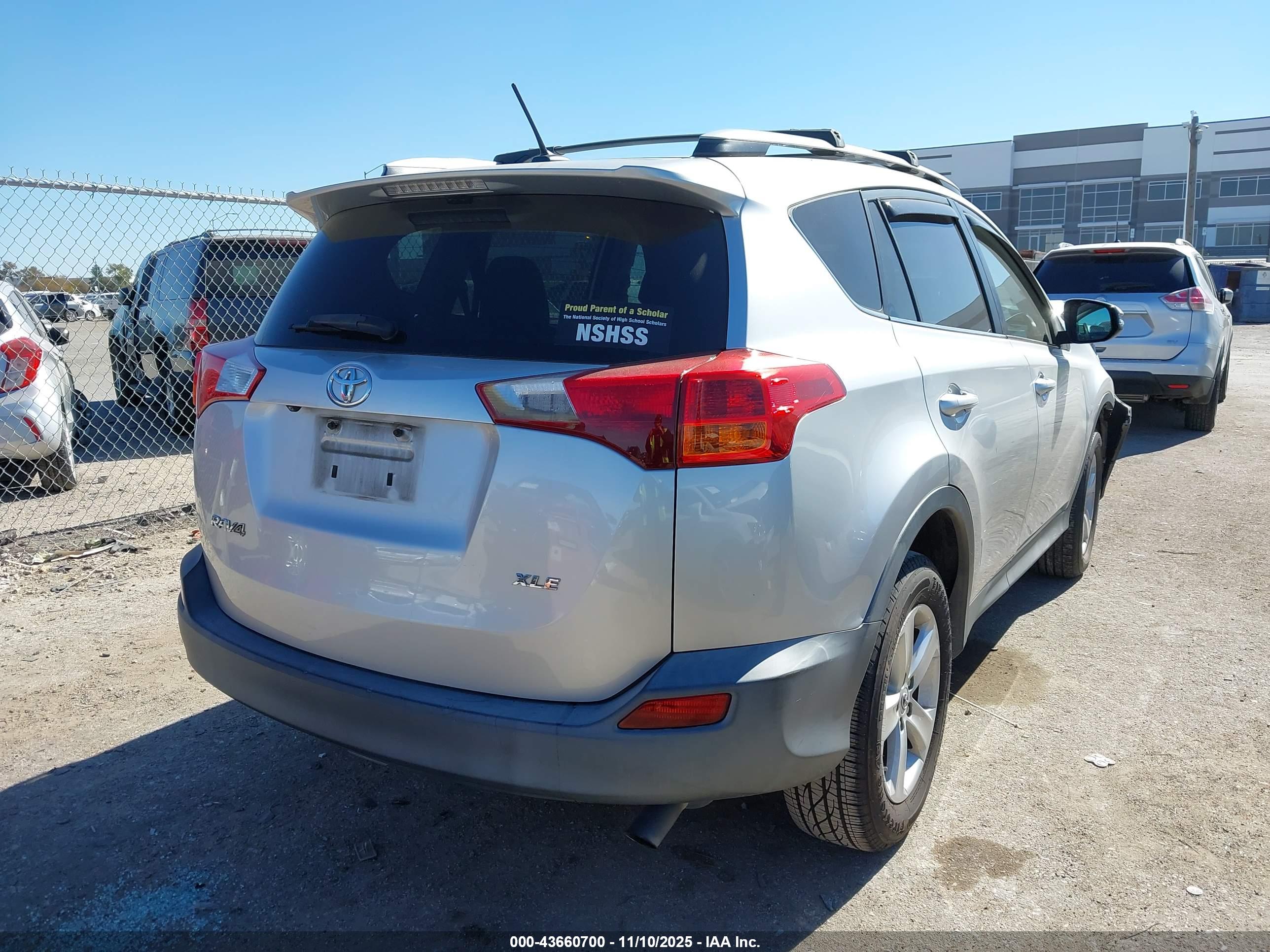 TOYOTA RAV4 image 4