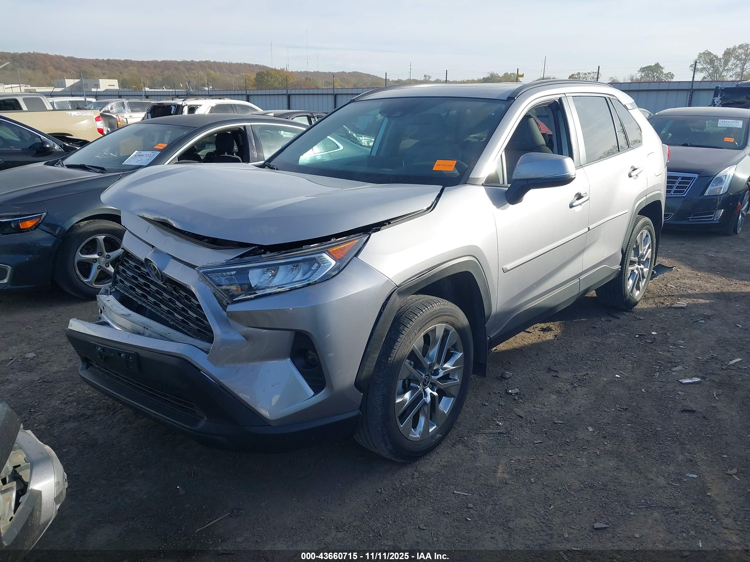 TOYOTA RAV4 image 2