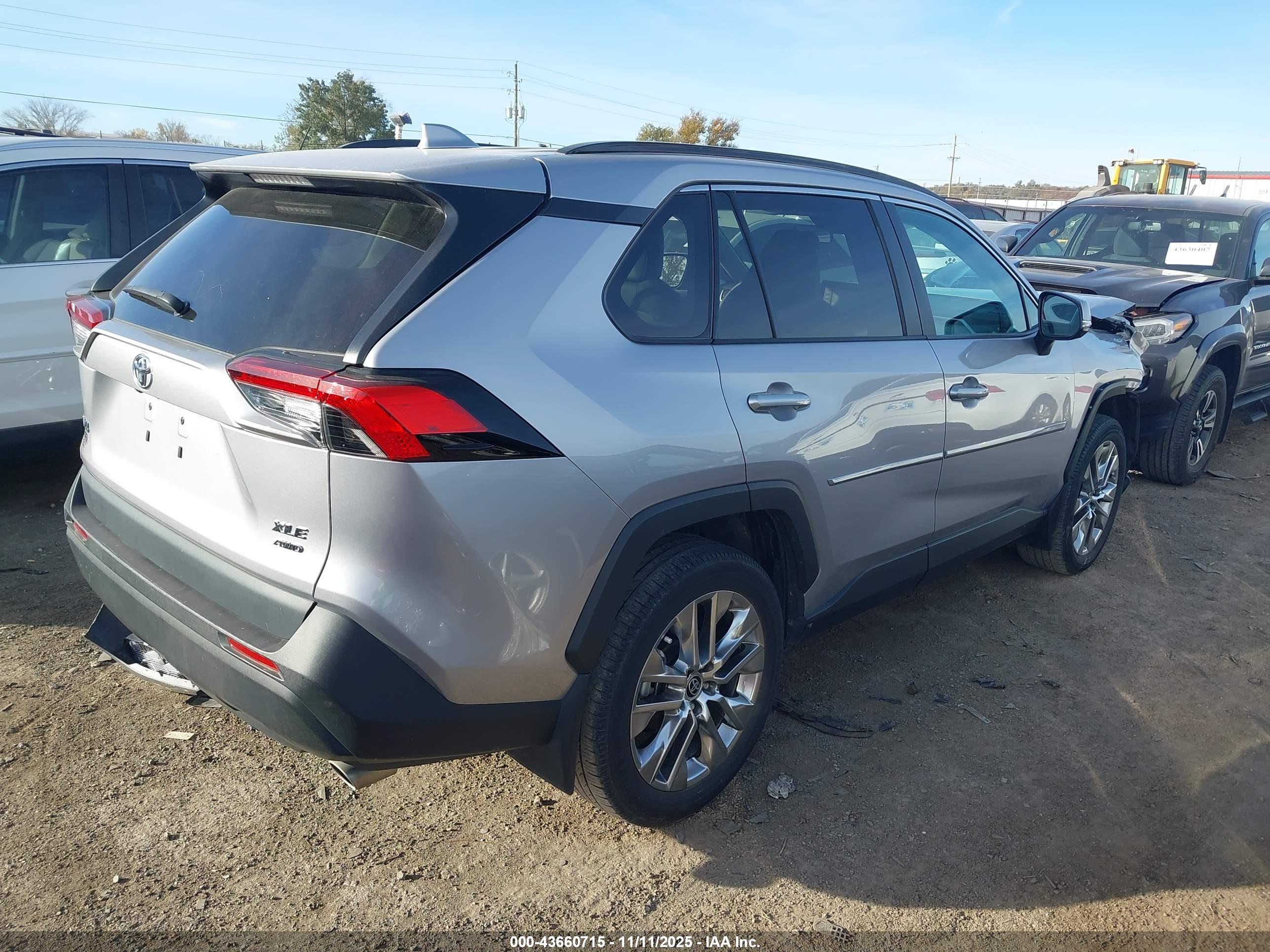 TOYOTA RAV4 image 4
