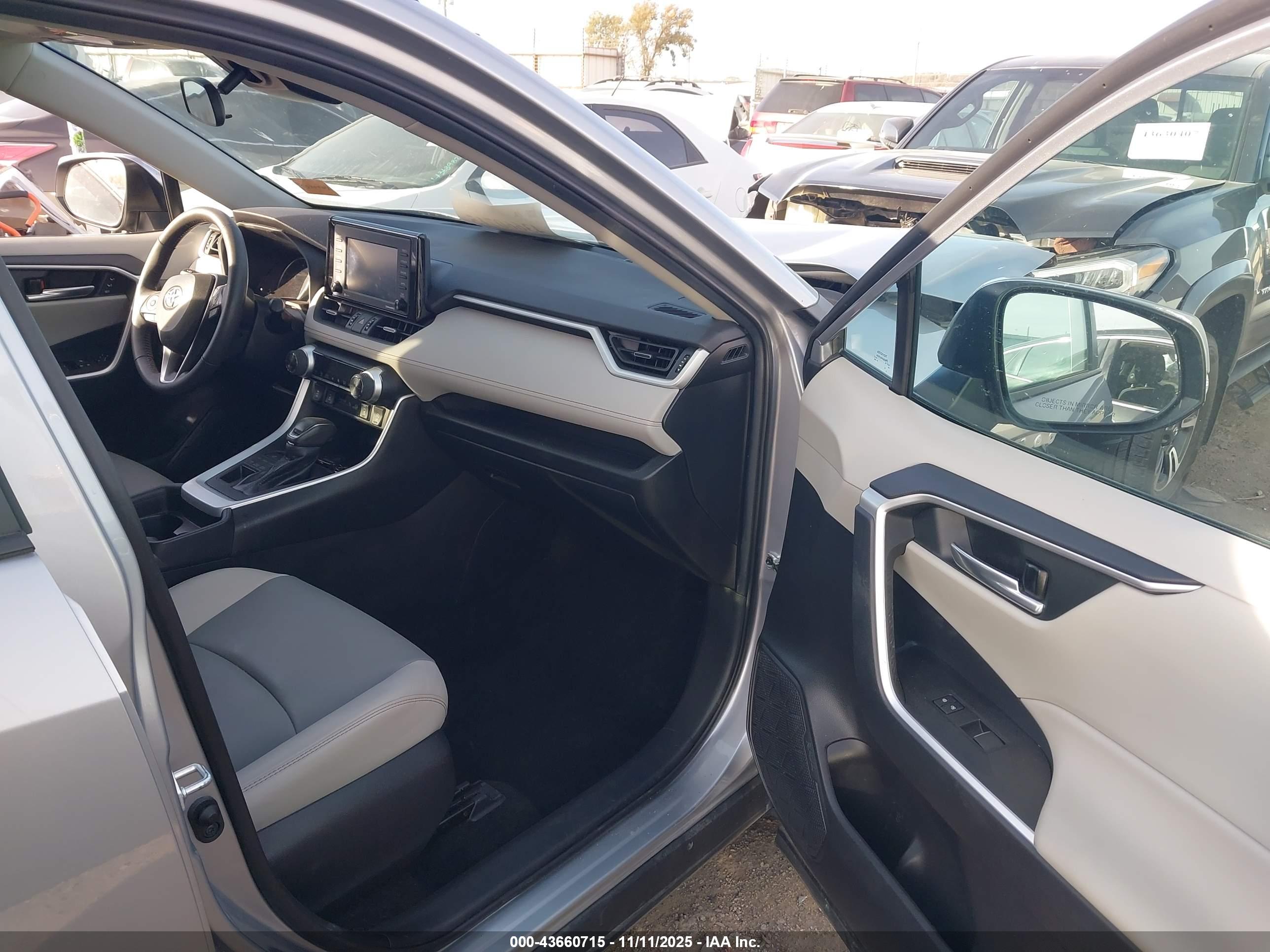 TOYOTA RAV4 image 5