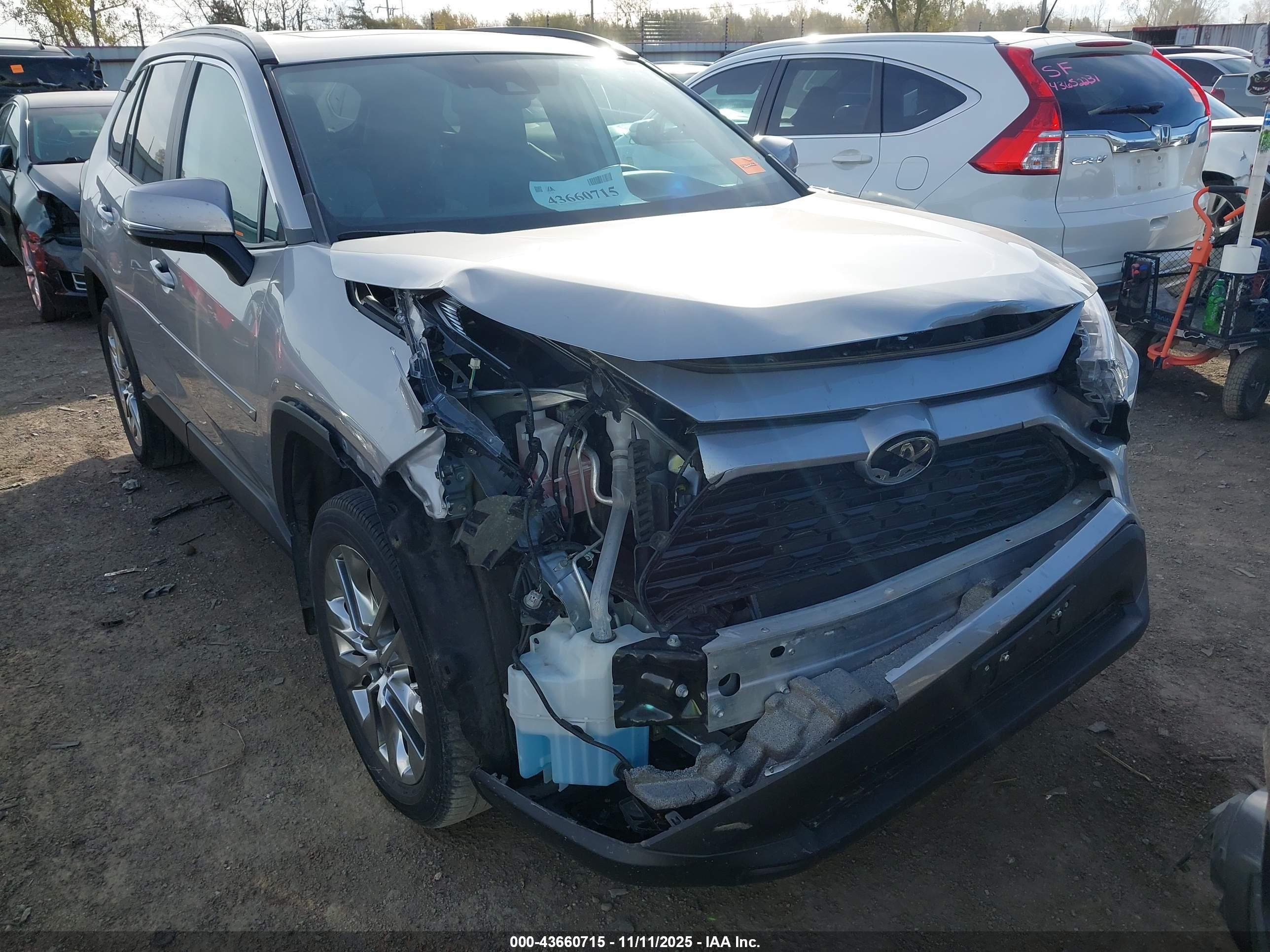 TOYOTA RAV4 image 6
