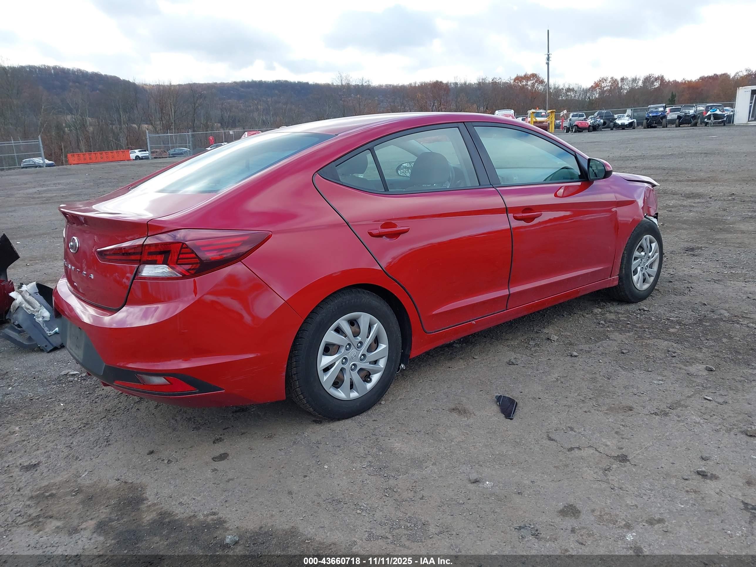 HYUNDAI ELANTRA image 4
