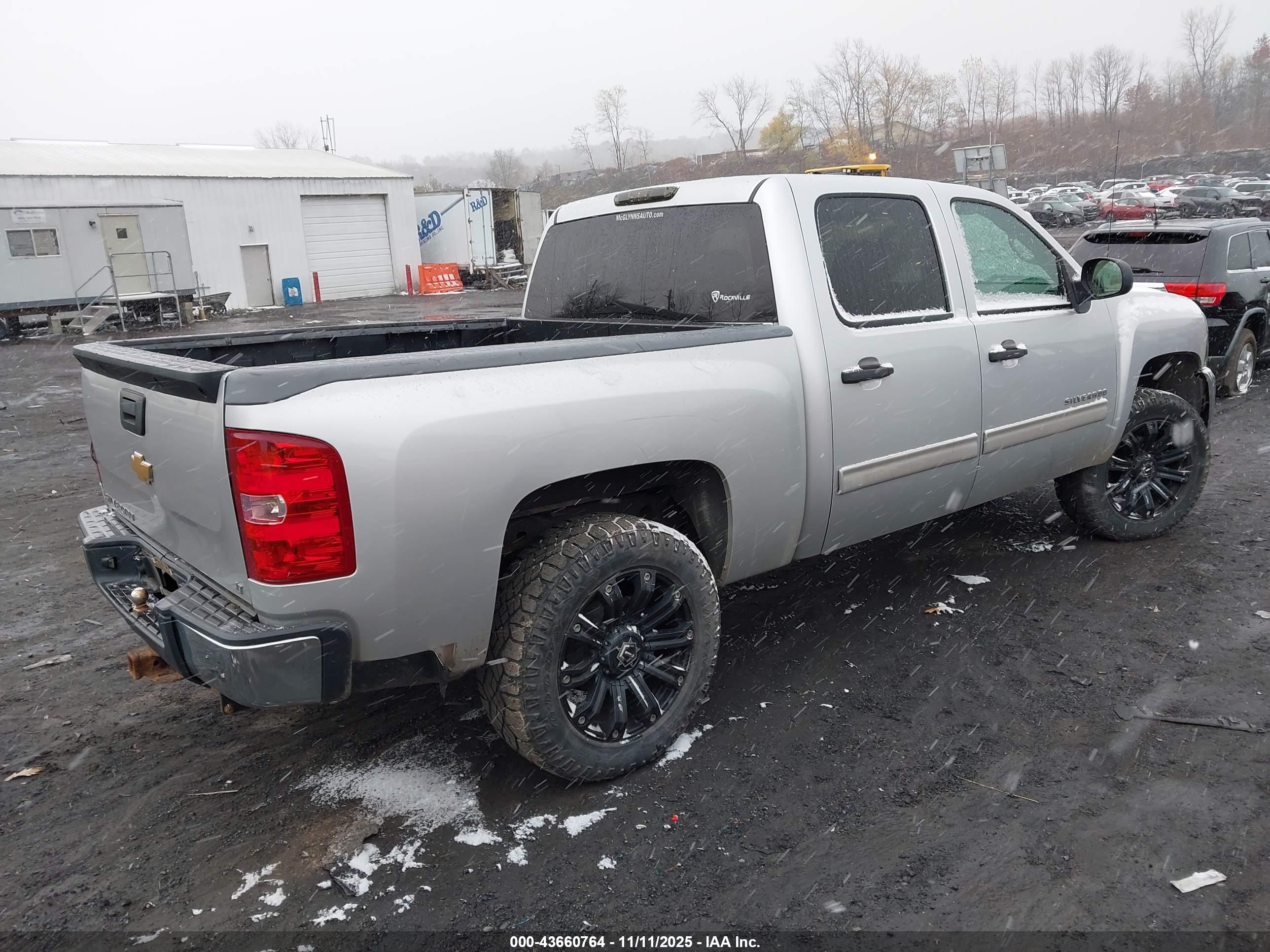 CHEVROLET SILVERADO image 4