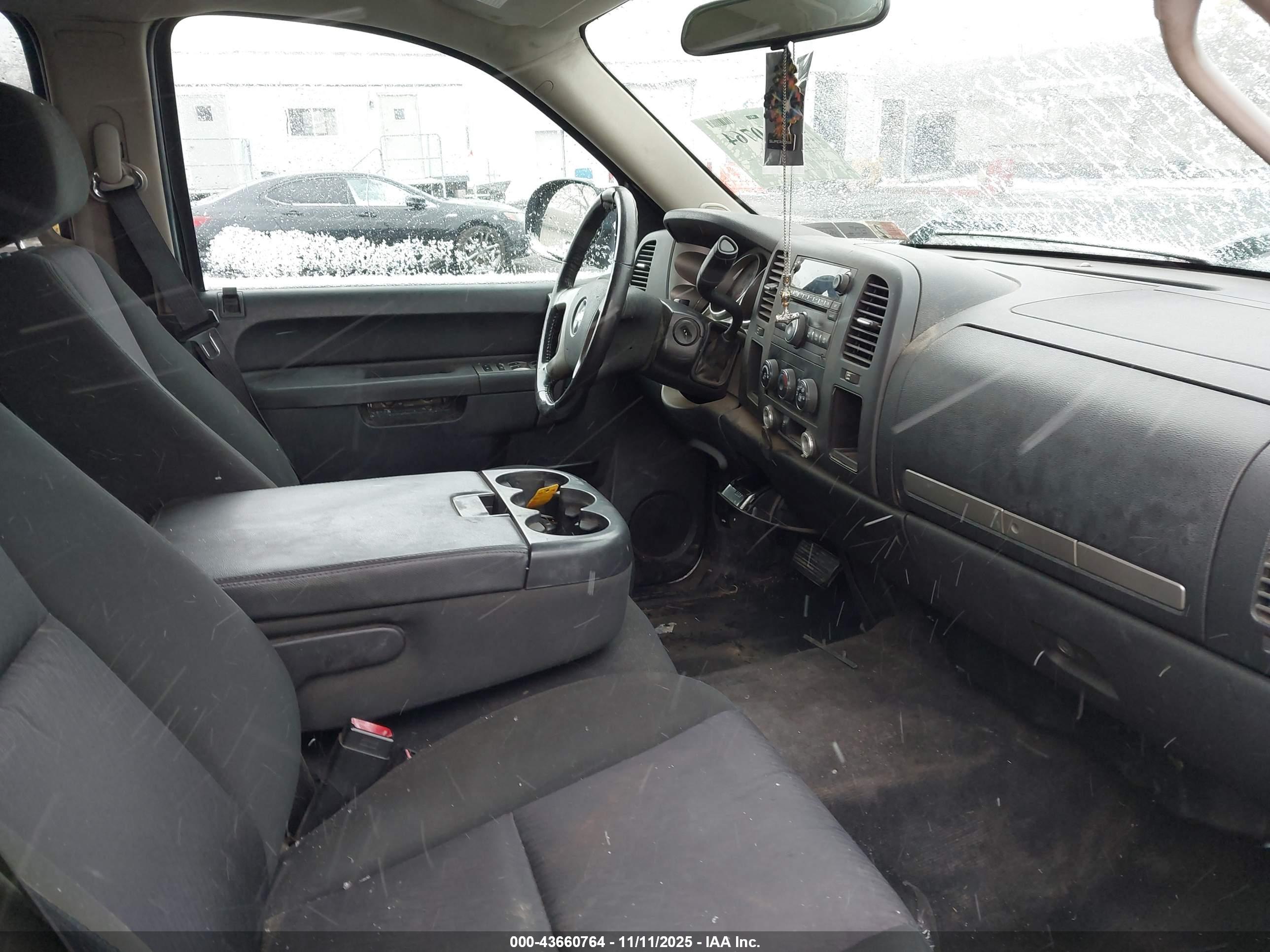 CHEVROLET SILVERADO image 5