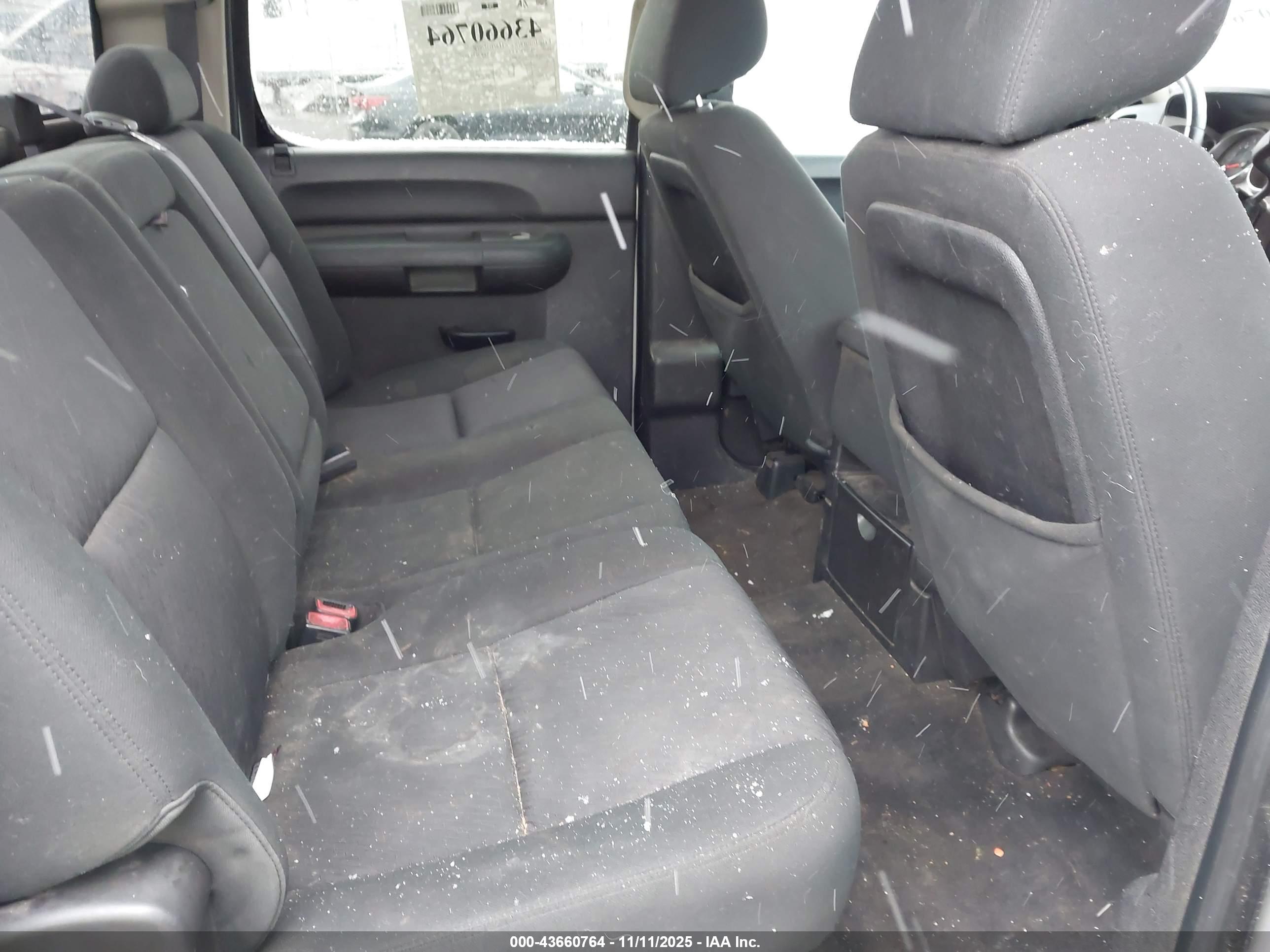 CHEVROLET SILVERADO image 8