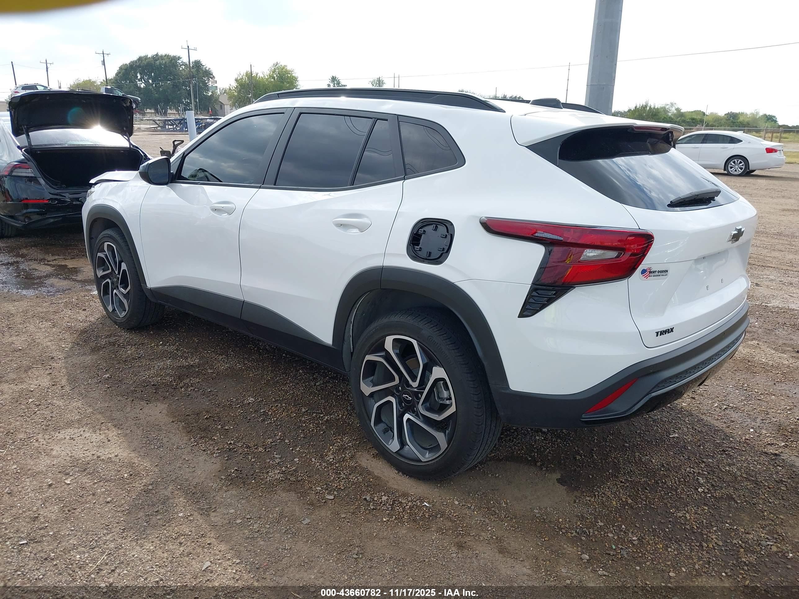 CHEVROLET TRAX image 3