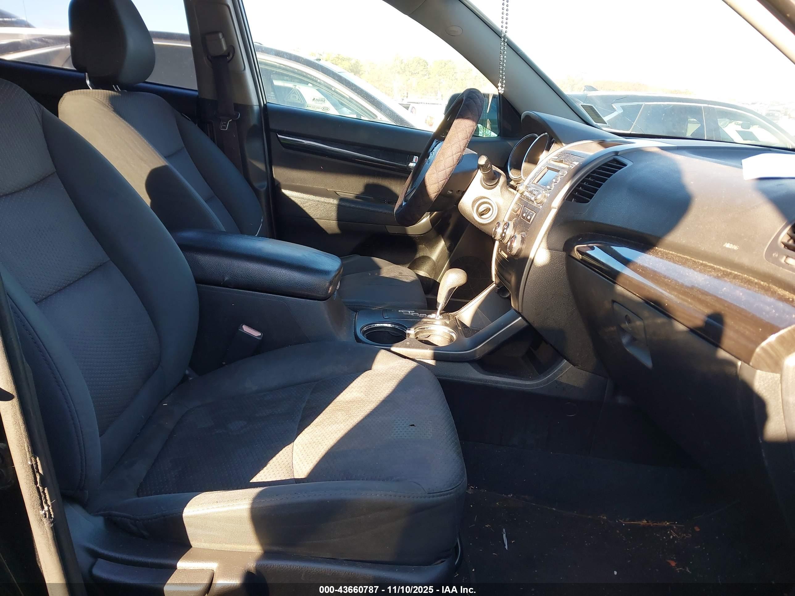 KIA SORENTO image 5