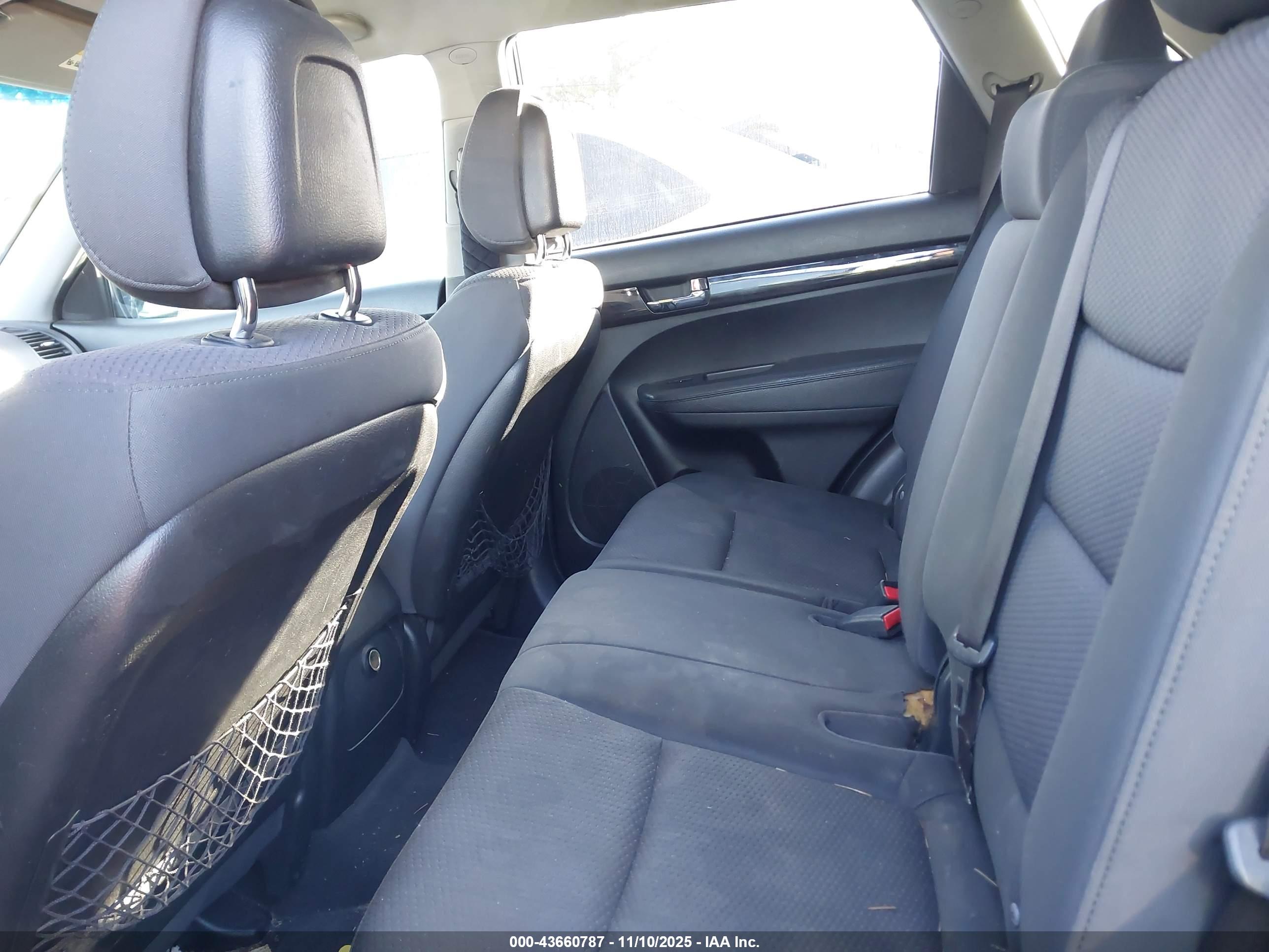 KIA SORENTO image 8
