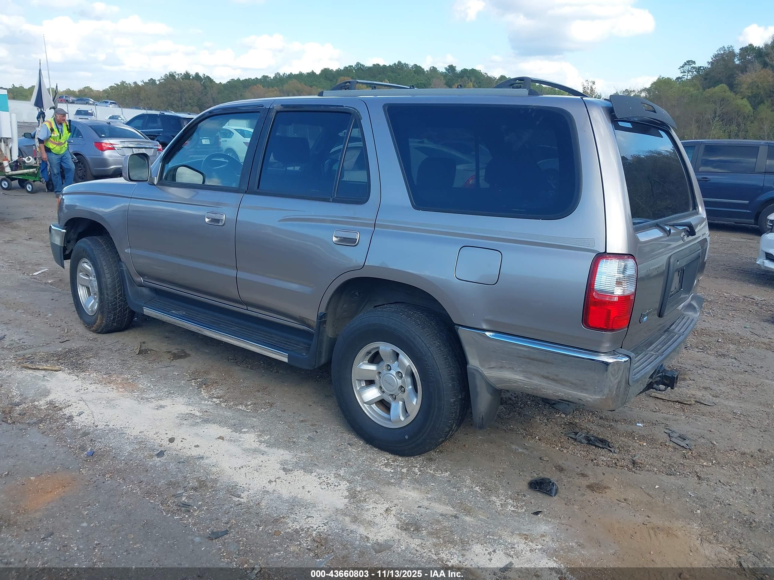 TOYOTA 4RUNNER image 3