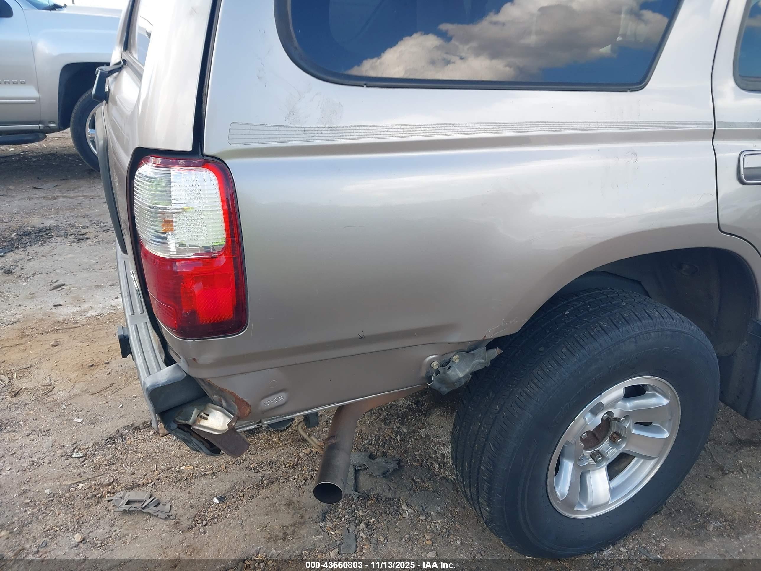 TOYOTA 4RUNNER image 6
