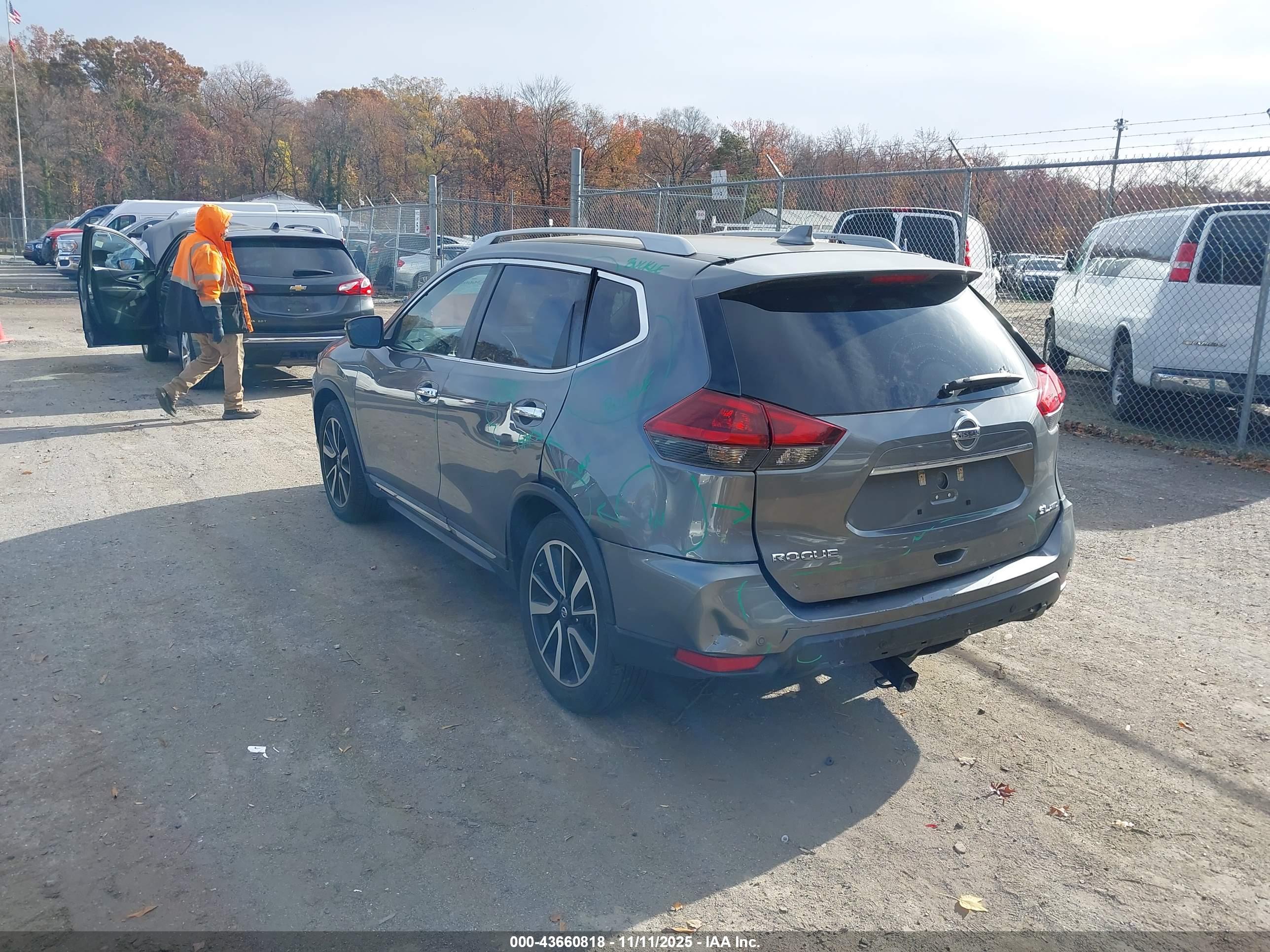 NISSAN ROGUE image 3