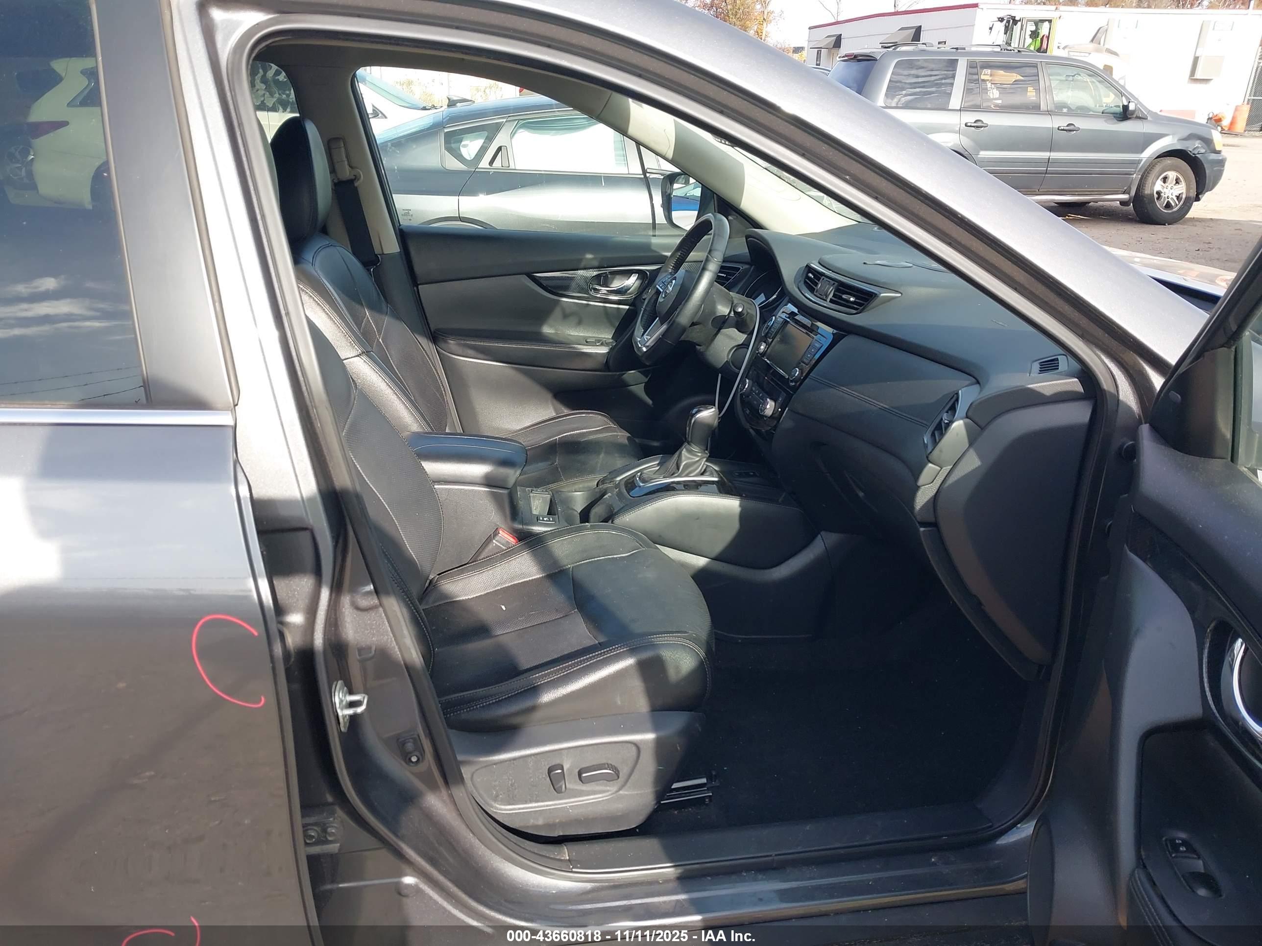 NISSAN ROGUE image 5