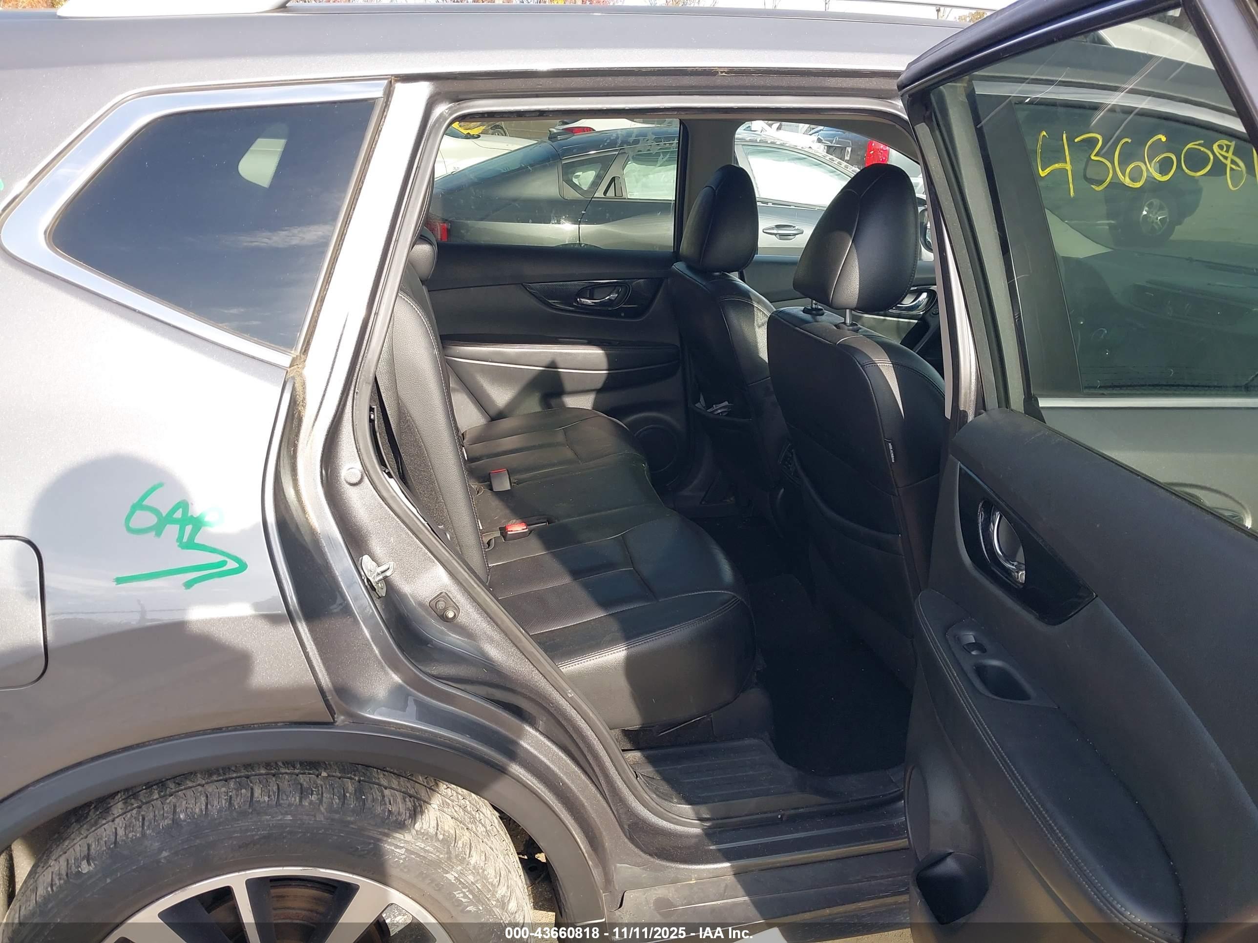 NISSAN ROGUE image 8