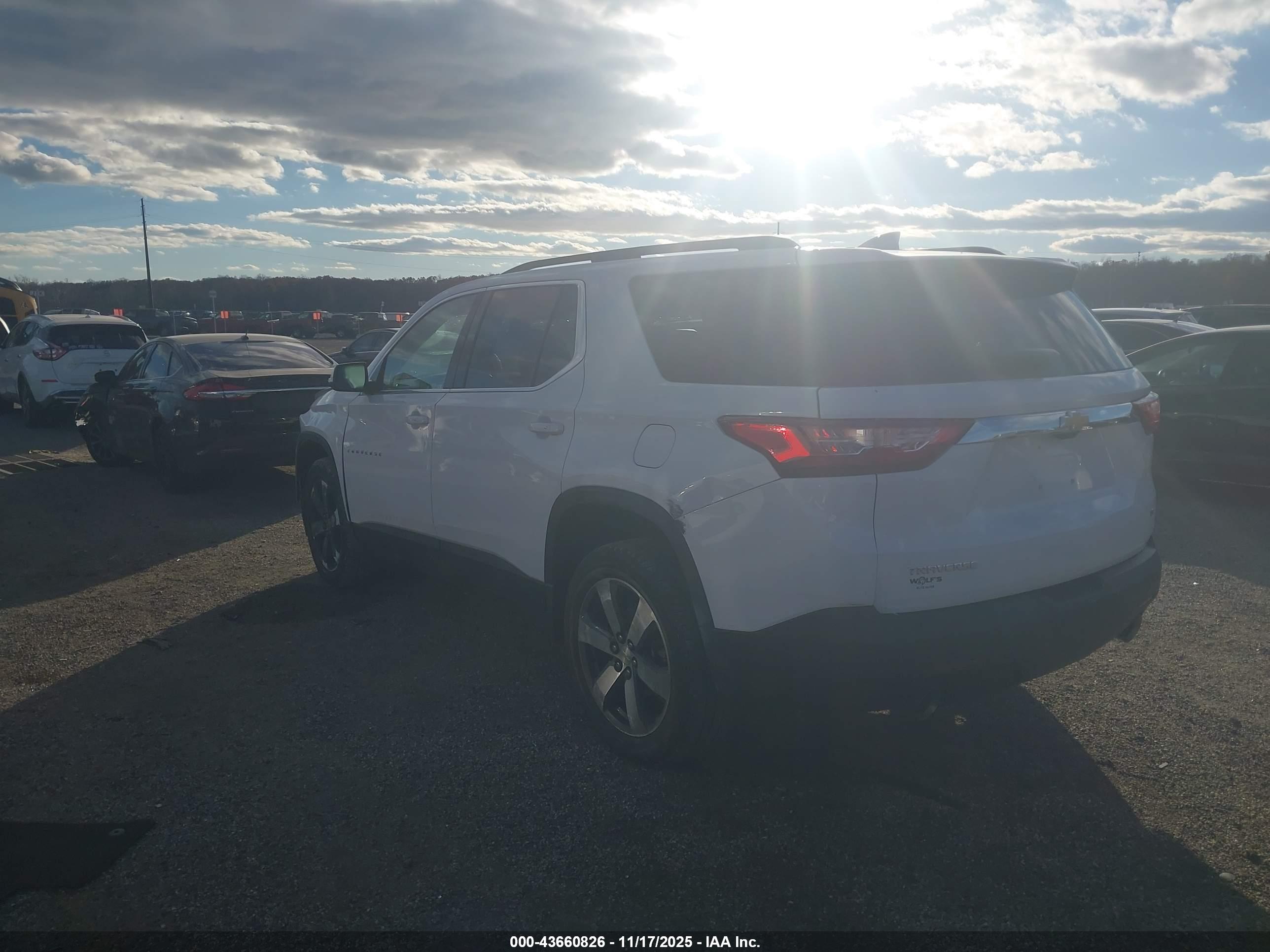 CHEVROLET TRAVERSE image 3