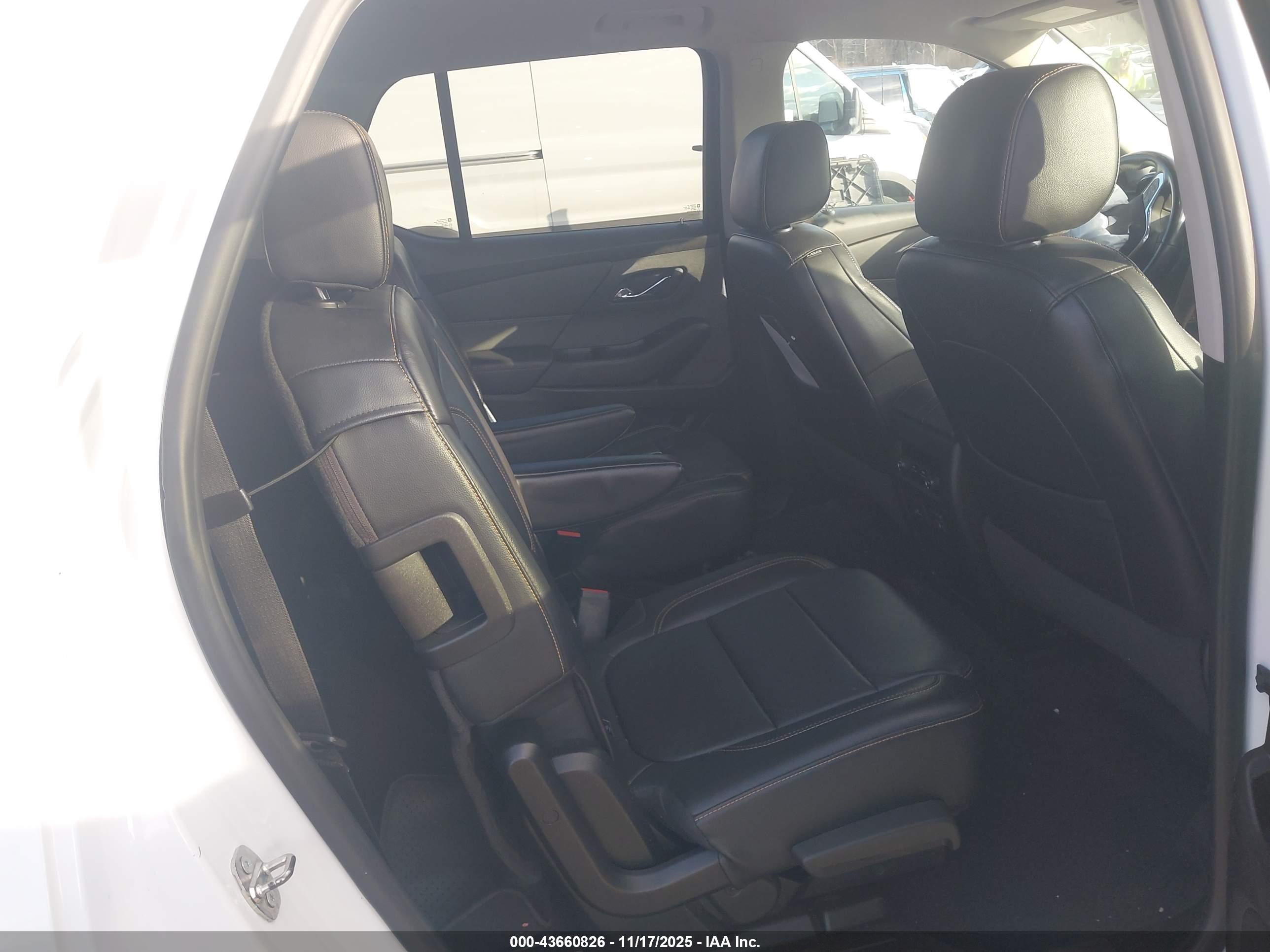 CHEVROLET TRAVERSE image 8