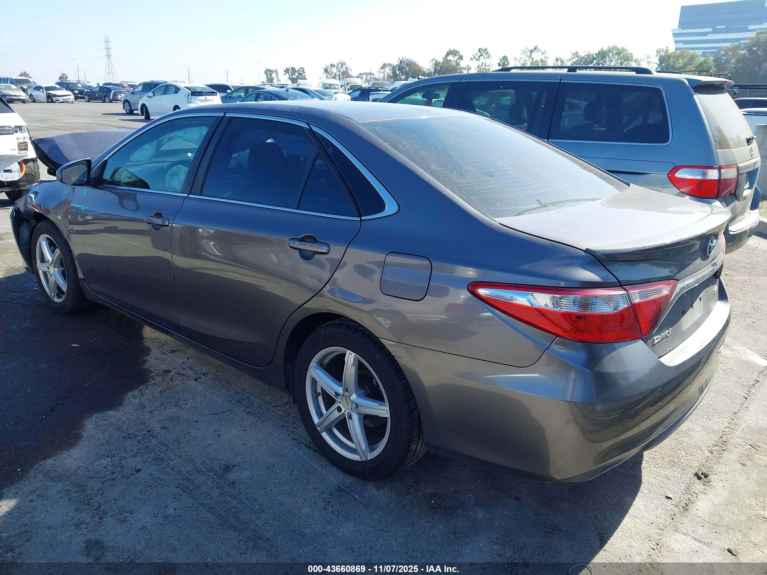 TOYOTA CAMRY image 3