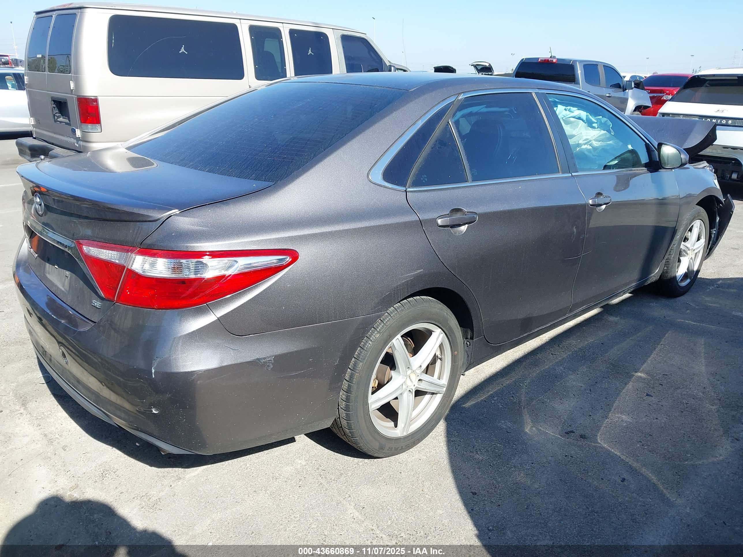 TOYOTA CAMRY image 4
