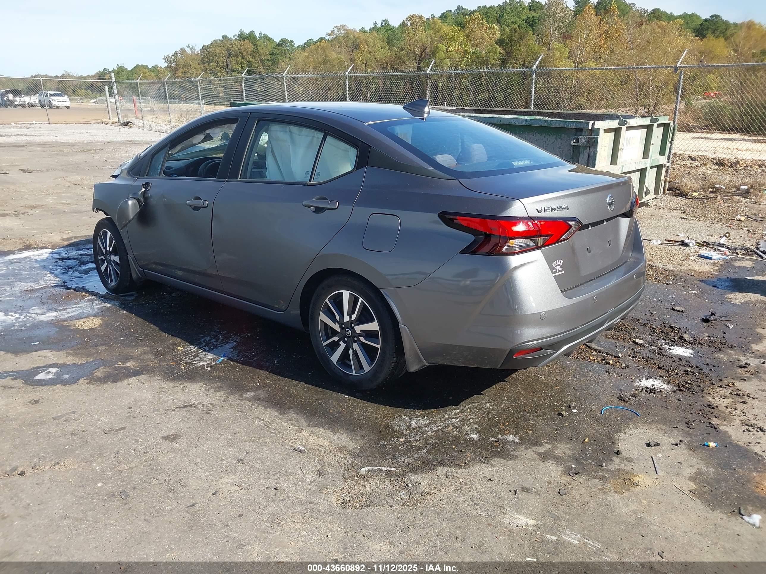 NISSAN VERSA image 3