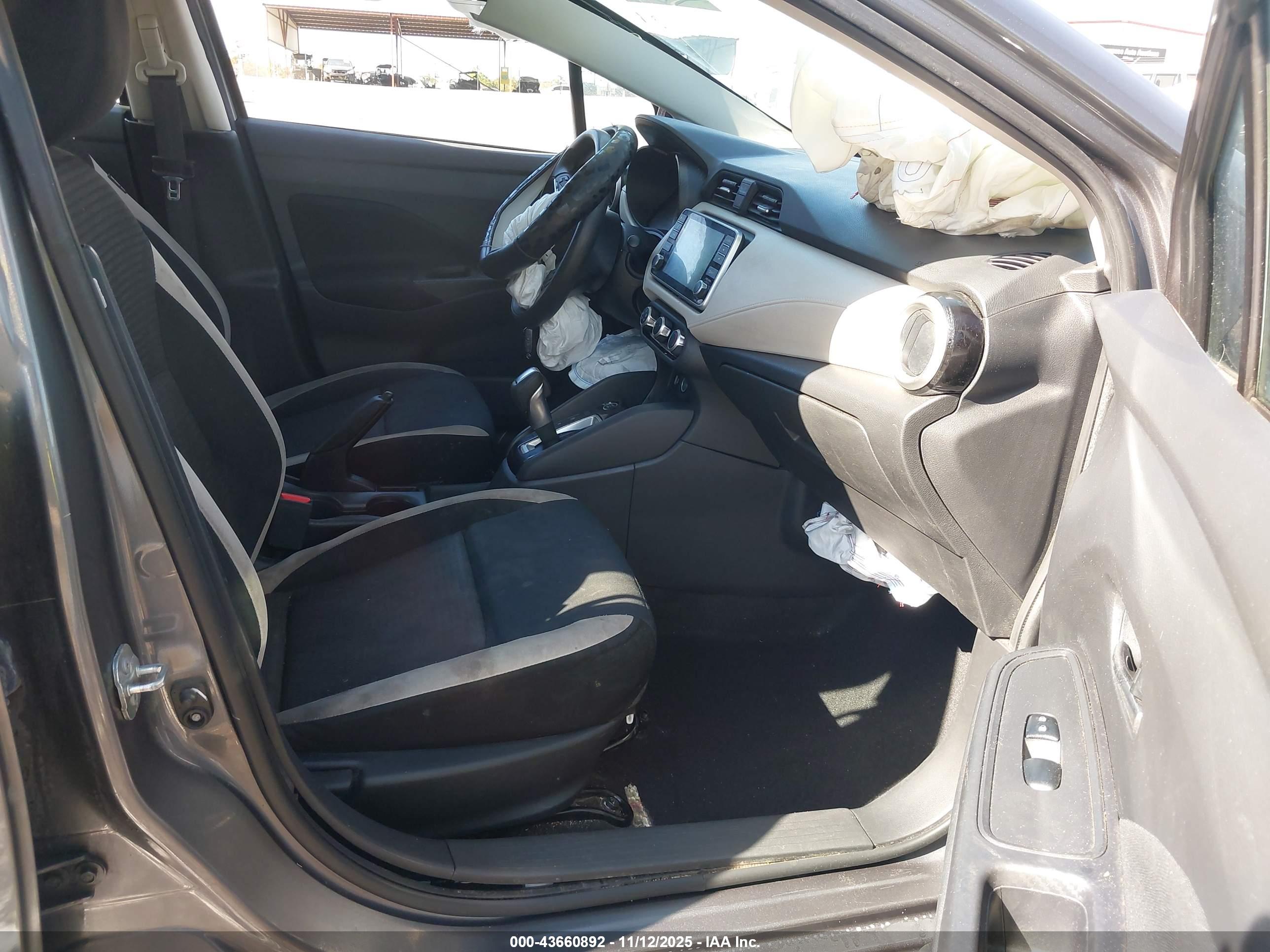 NISSAN VERSA image 5
